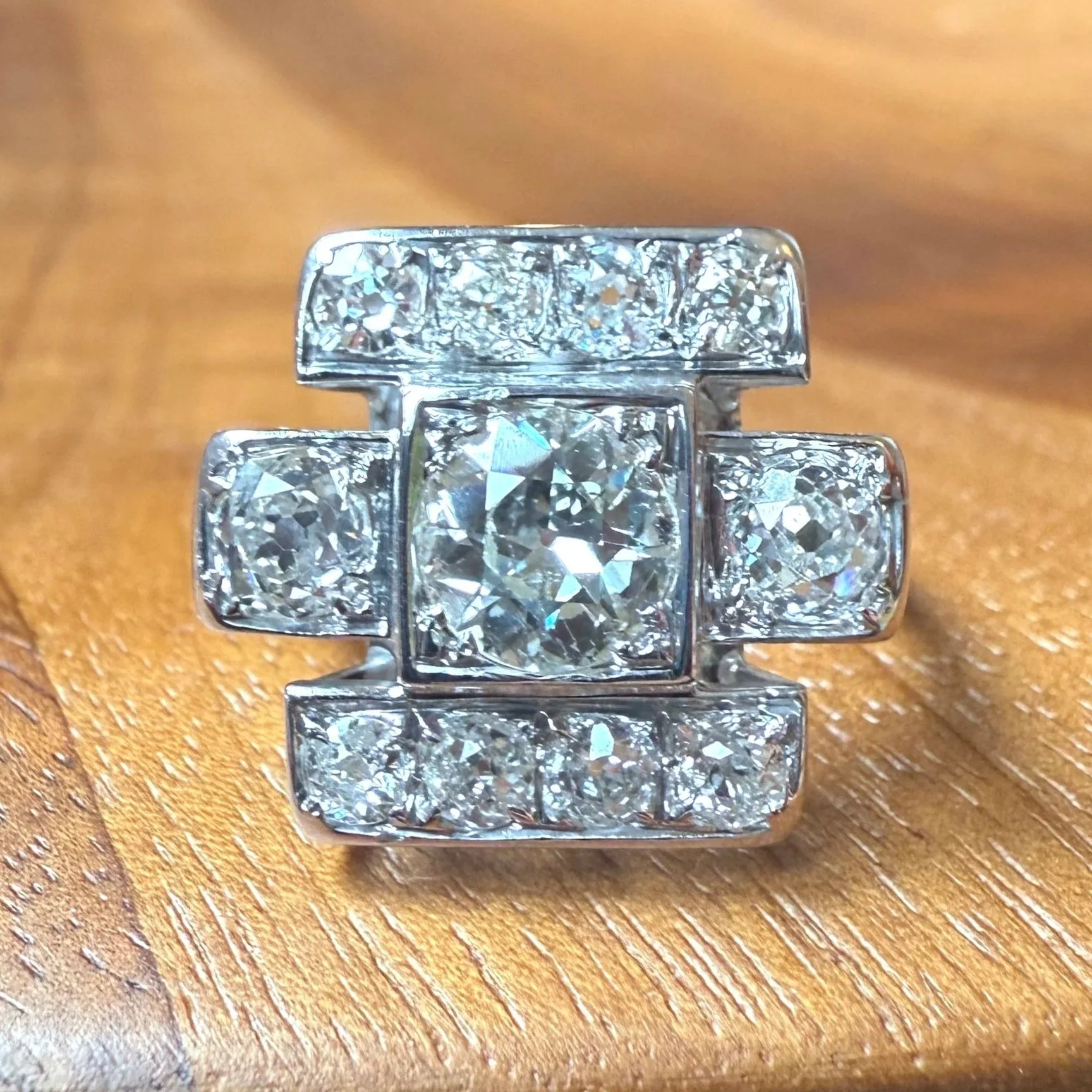ADR2929-La-Louise-bague-ancienne-art-deco-diamants-diamonds-ring-bijoux-anciens-paris-laura-fleur-art-deco-specialist-expert-jewels-heritage-fiancailles-mariage1.jpg