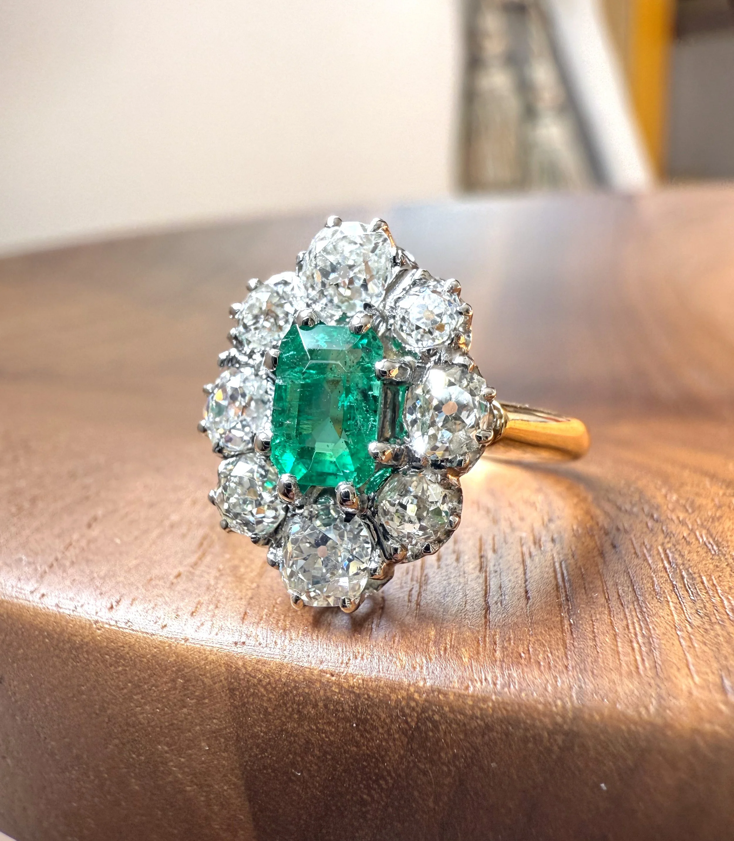 ADR2932-Bague-marguerite-emeraude-emerald-ring-diamants2.jpeg