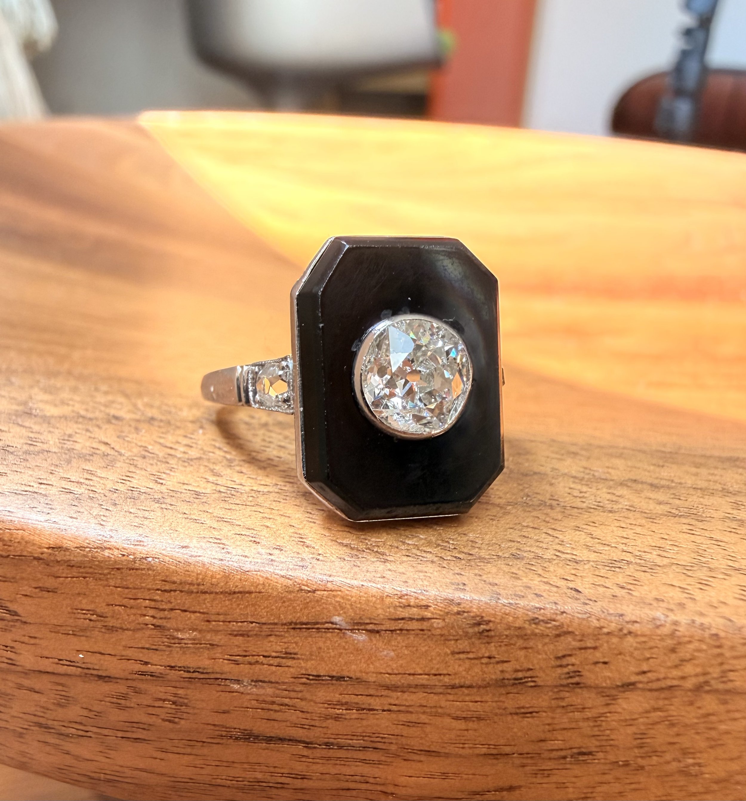 ADR1487-Gala-bague-onyx-art-deco-diamants-rare3.jpeg