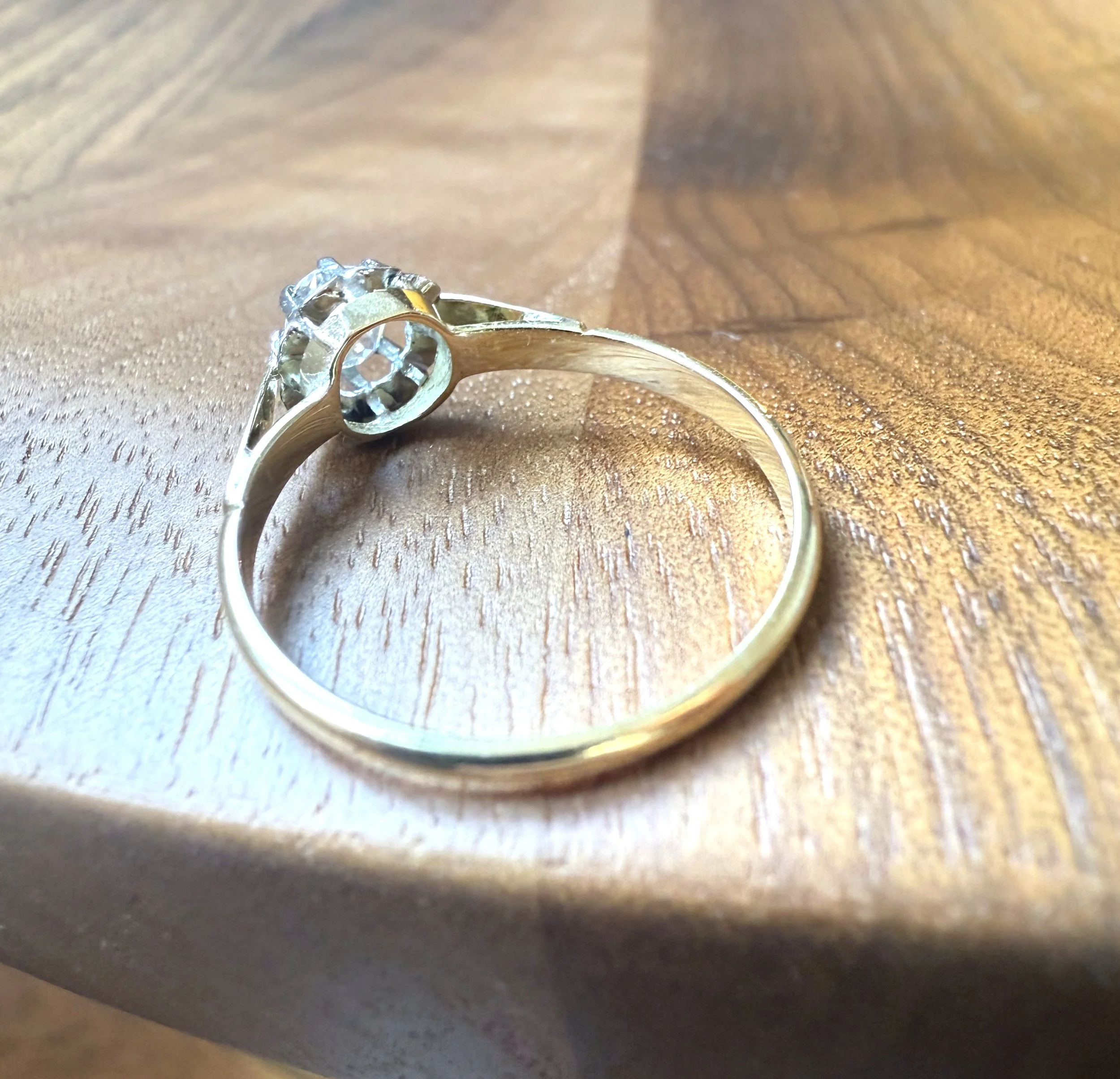 ADR1369-bague-solitaire-vintage-or-jaune-diamant-taille-ancienne4.jpeg
