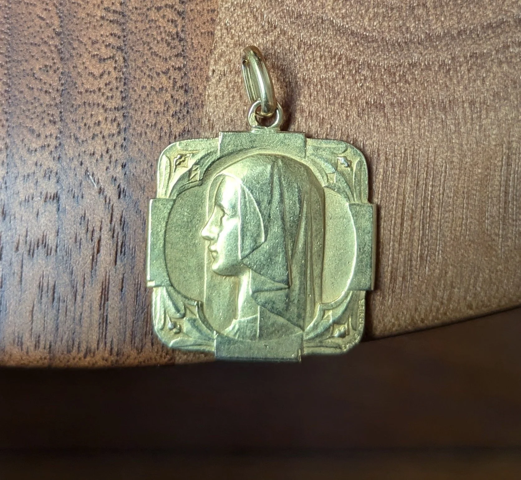 Emile Monier, Très jolie médaille ancienne de la vierge de forme carré aux bords arrondis