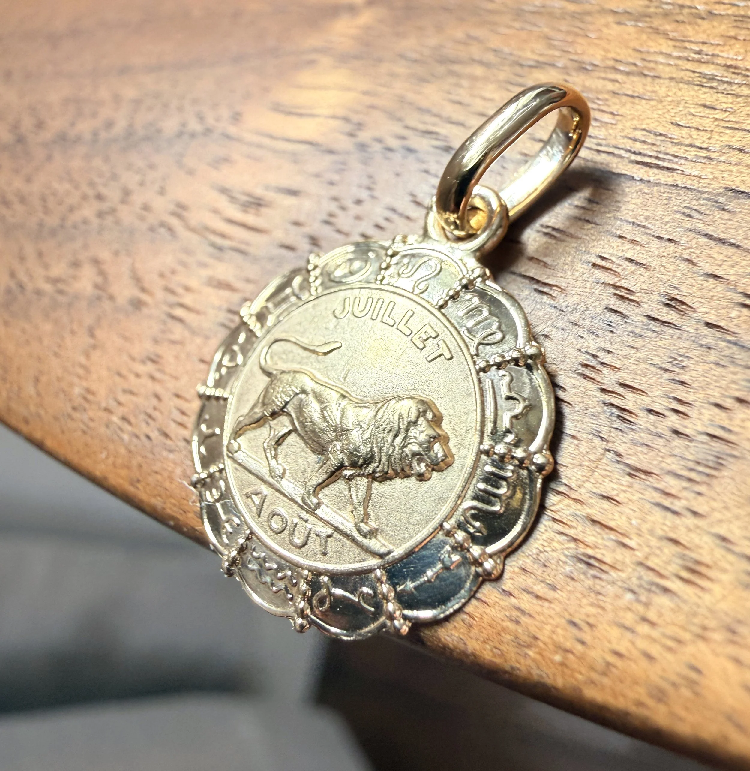 ADR2976-pendentif-medaille-lion-or-jaune-gold-astro3.jpeg