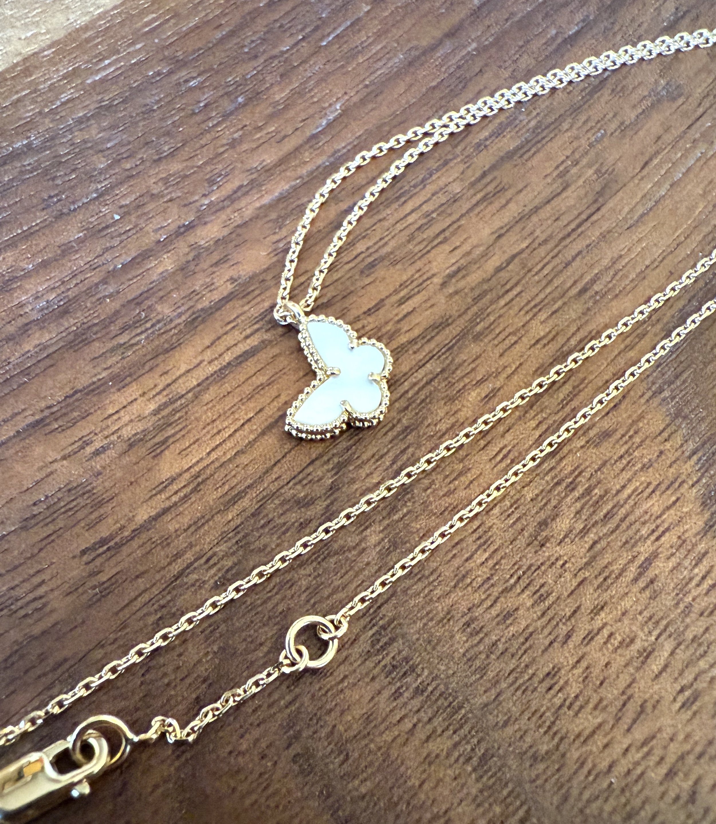 ADR2632-Collier-VCA-or-jaune-nacre-papillon-butterfly4.jpeg