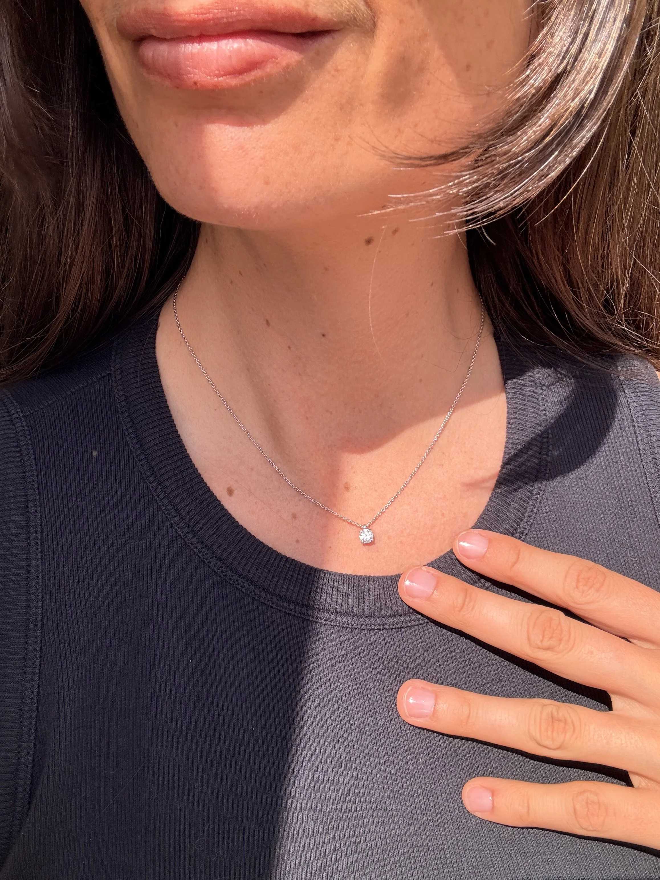 ADR3159-Collier-solitaire-diamant-or-blanc8.jpeg