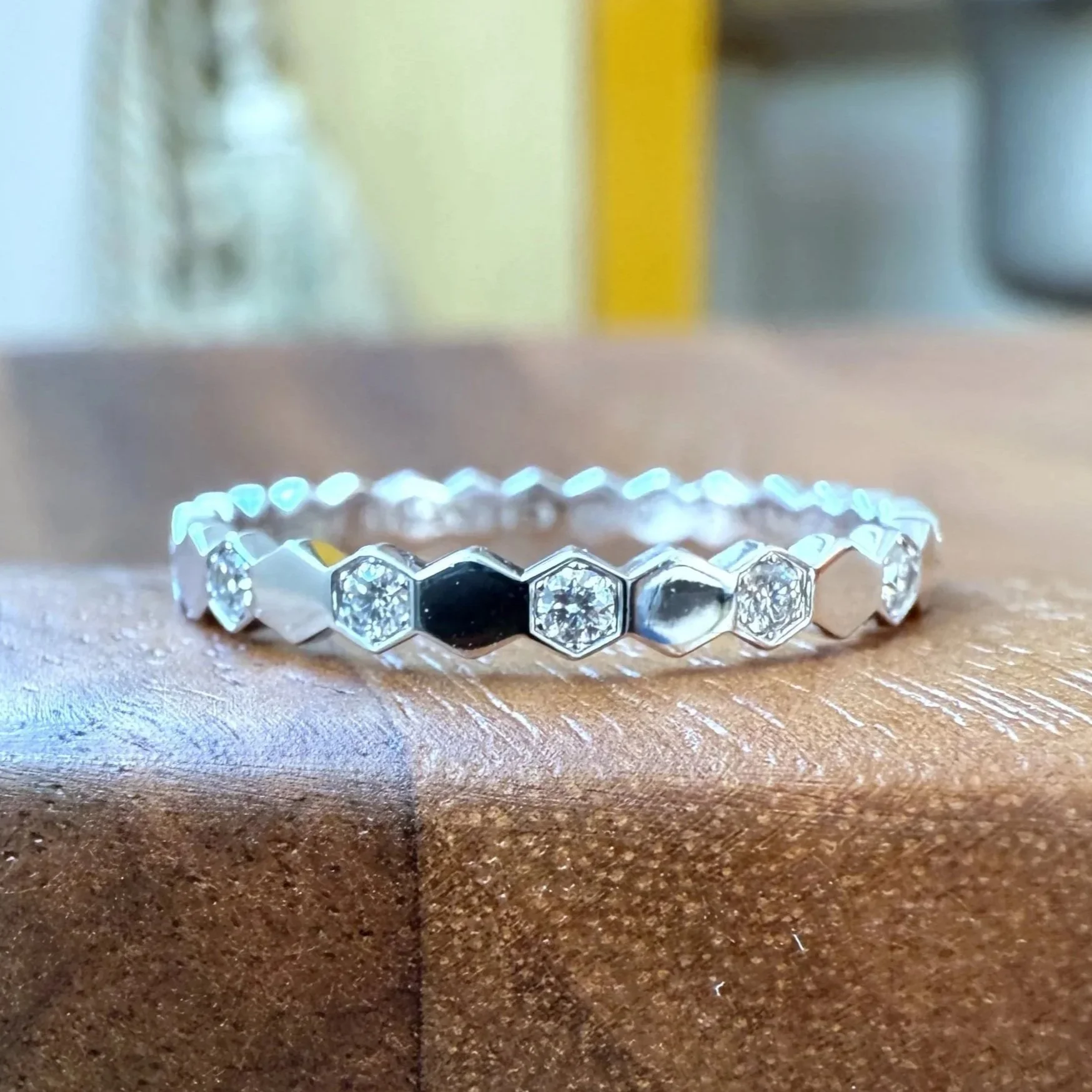 Chaumet, Bague "Bee" en or blanc et diamants T55