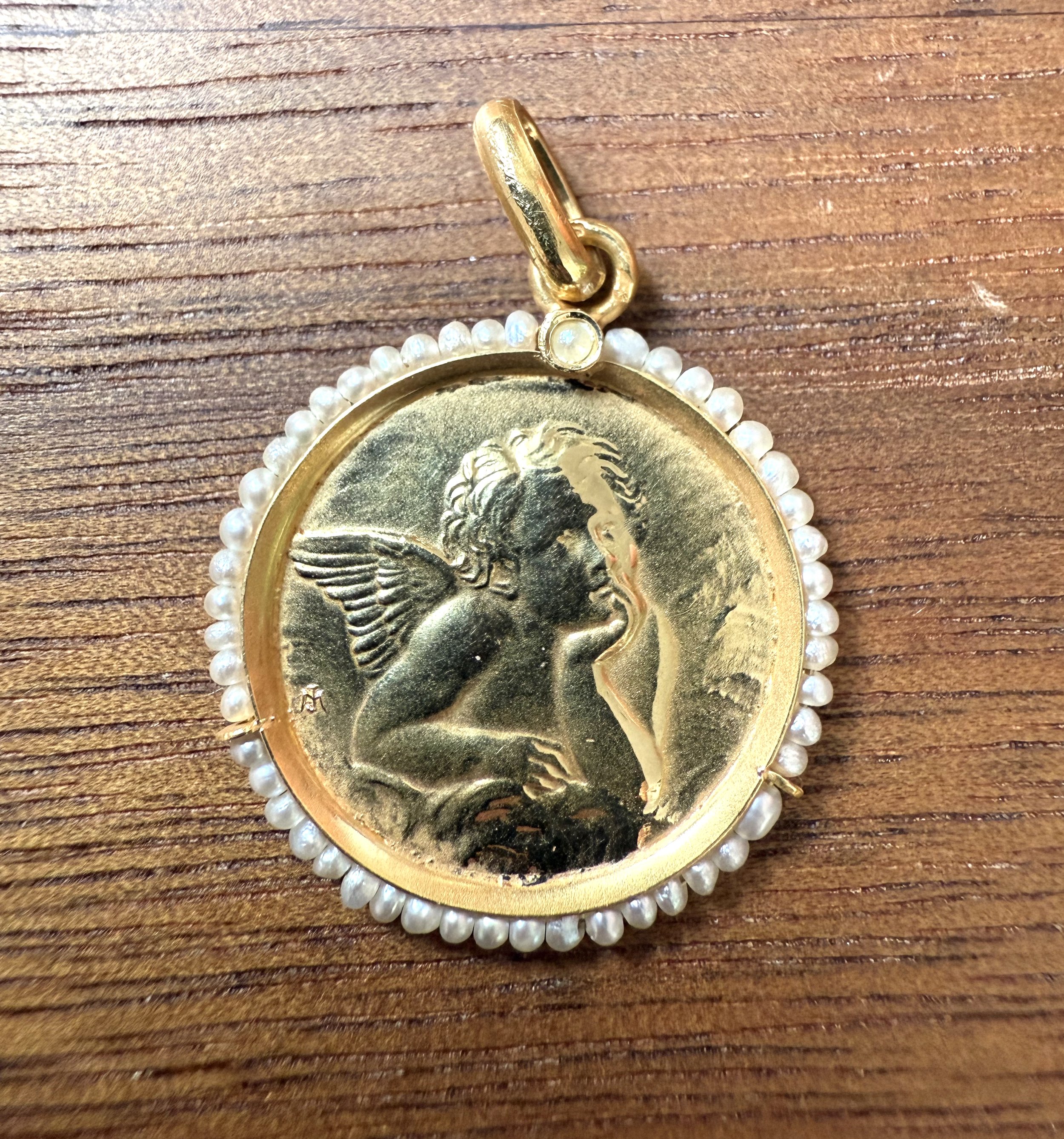 ADR2896-medaille-ange-raphael-or-jaune-perles1.jpeg