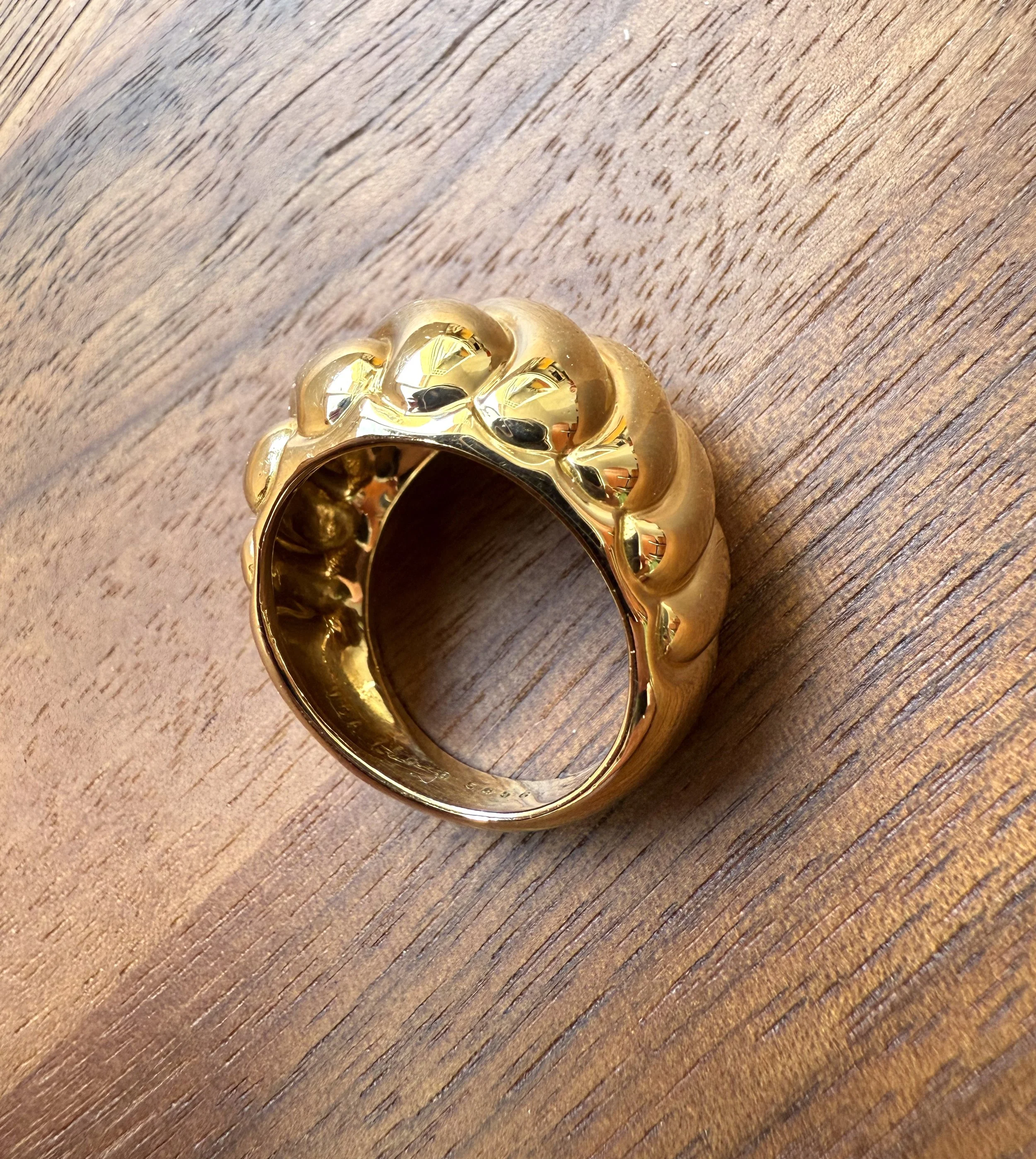 ADR2830-bague-VCA-or-jaune-wave-cadeau-naissance-anniversaire (3).jpeg