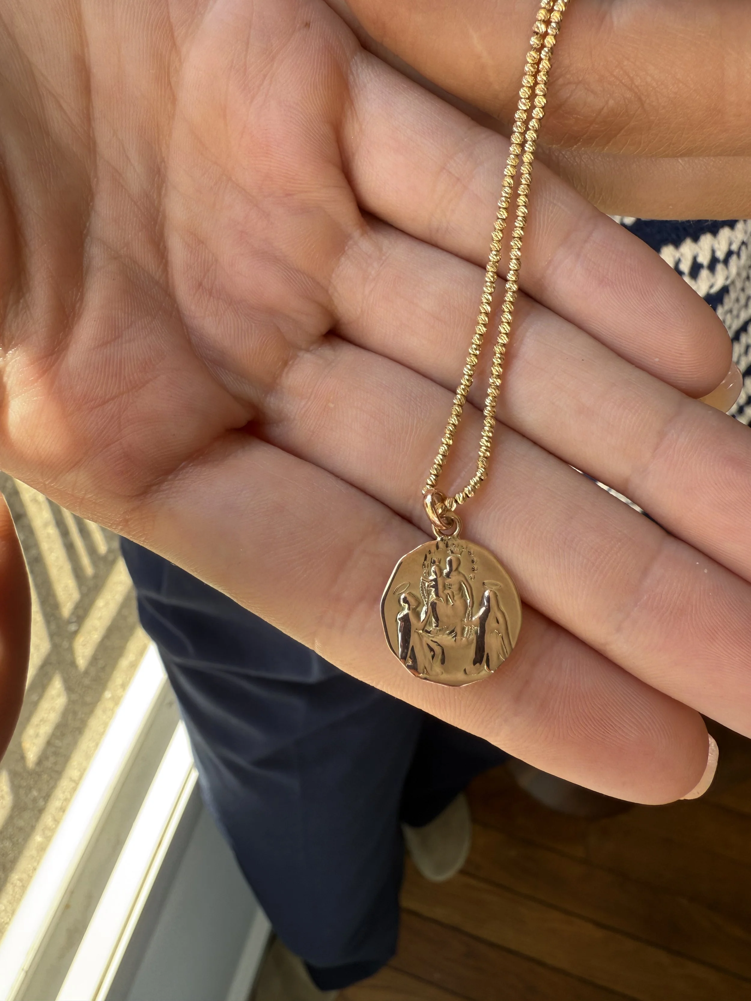 ADR2868-medaille-or-jaune-ronde-cadeau-naissance-communion-confirmation (3).jpg