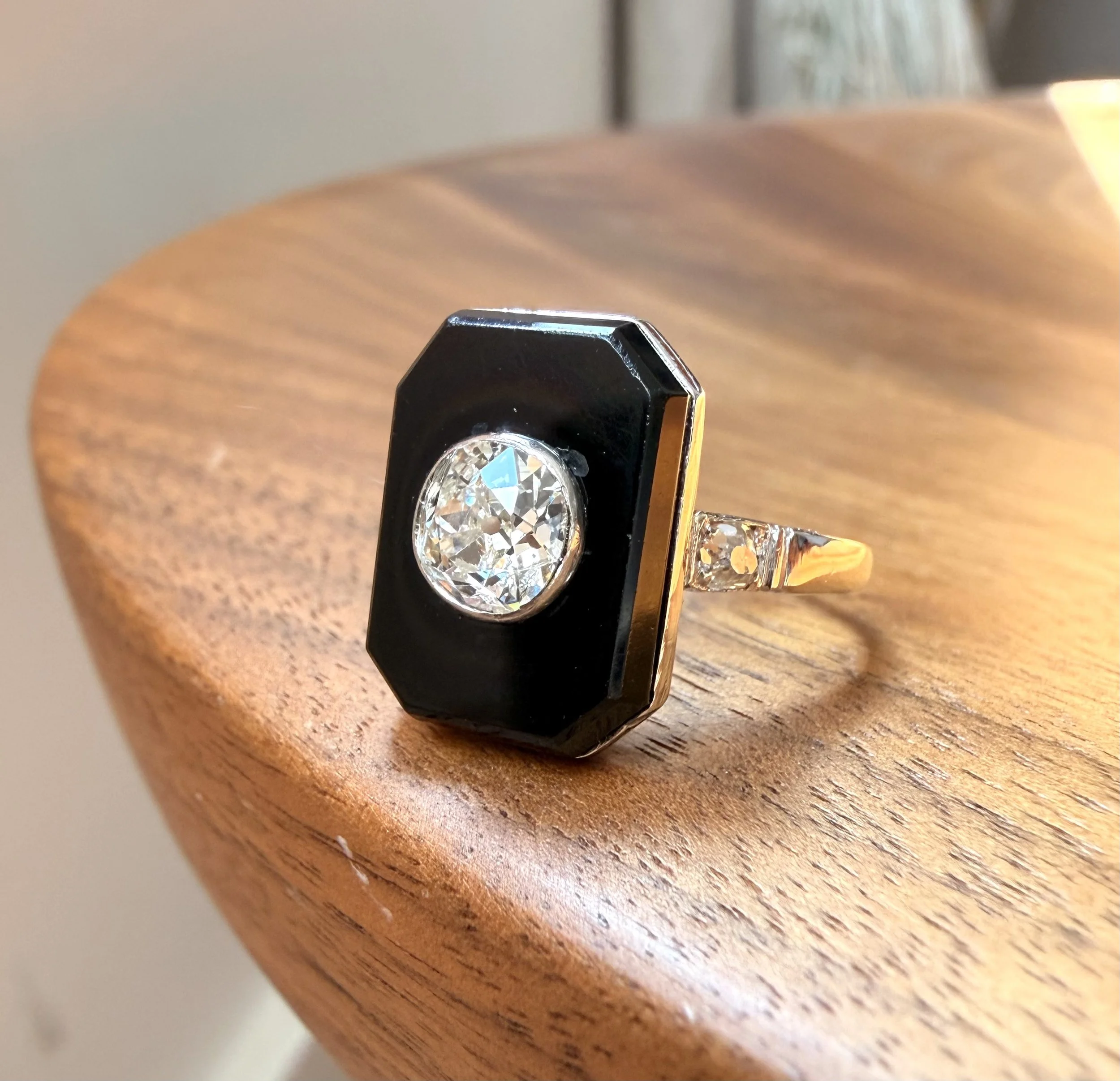 ADR1487-Gala-bague-onyx-art-deco-diamants-rare2.jpeg