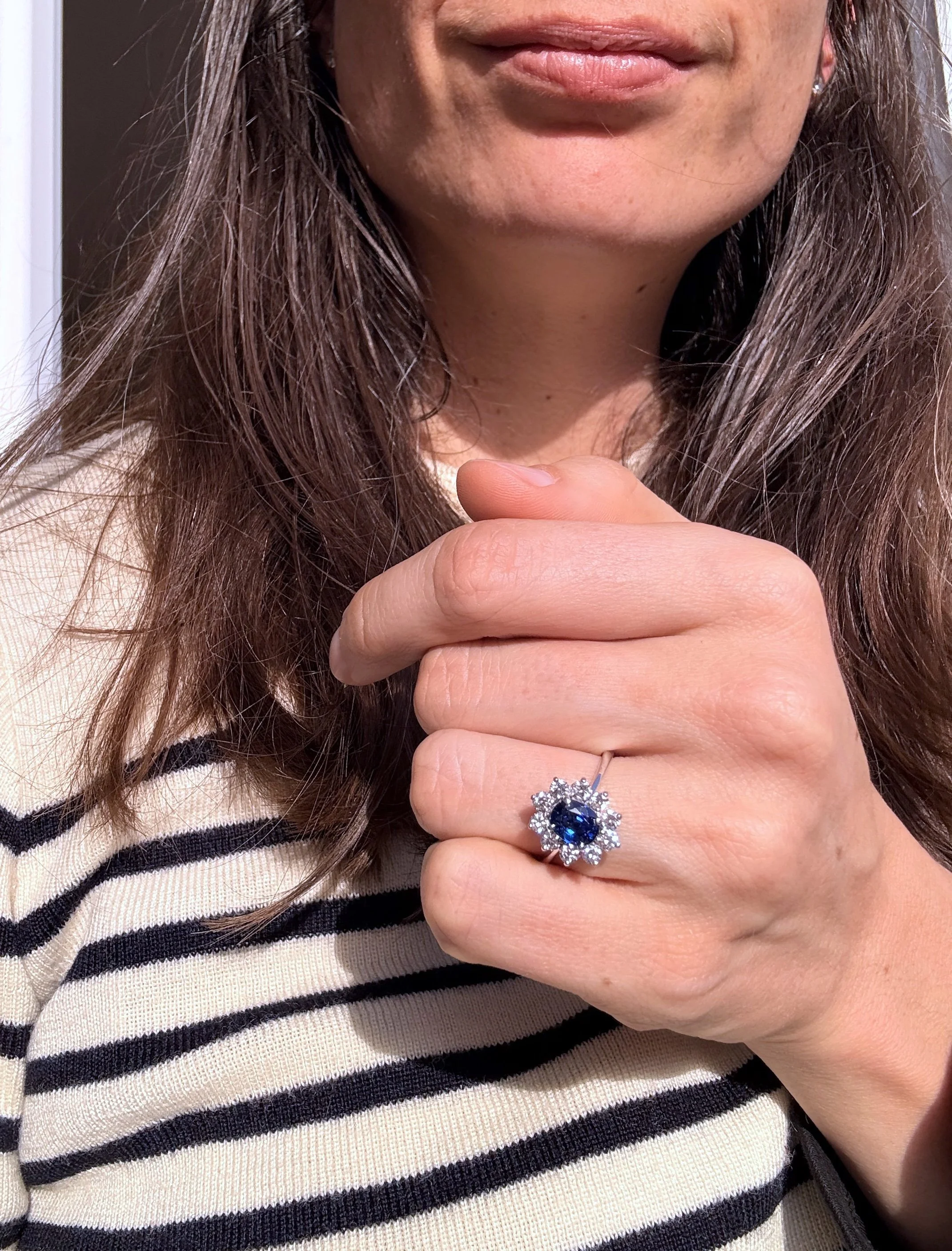 ADR3050-marguerite-saphir-entourage-diamants-bijoux-vintage-grandmere-anciens-paris-french-mariage-wedding10.jpeg