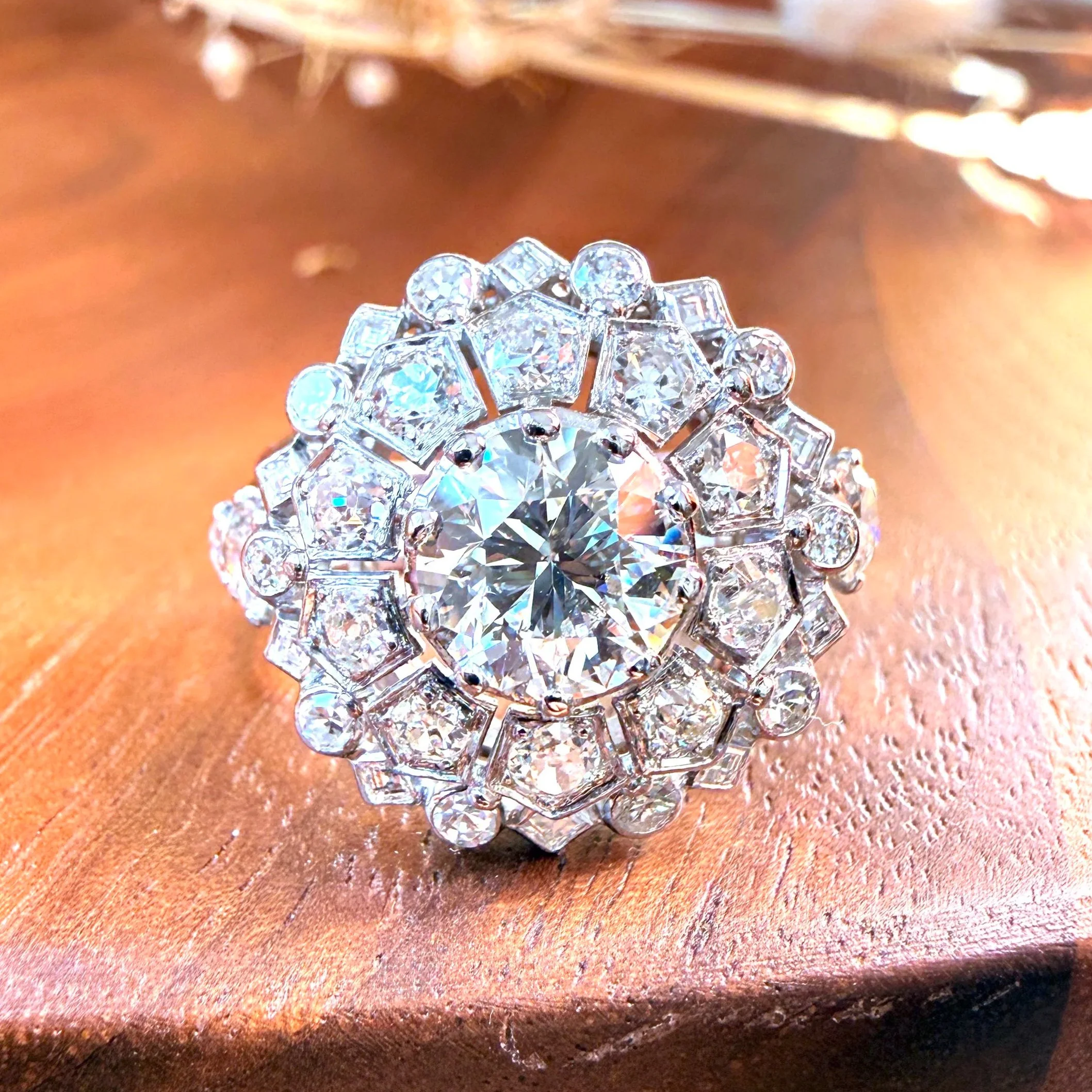 "La Minette" Magnifique bague ancienne des années 1950 en platine et diamants