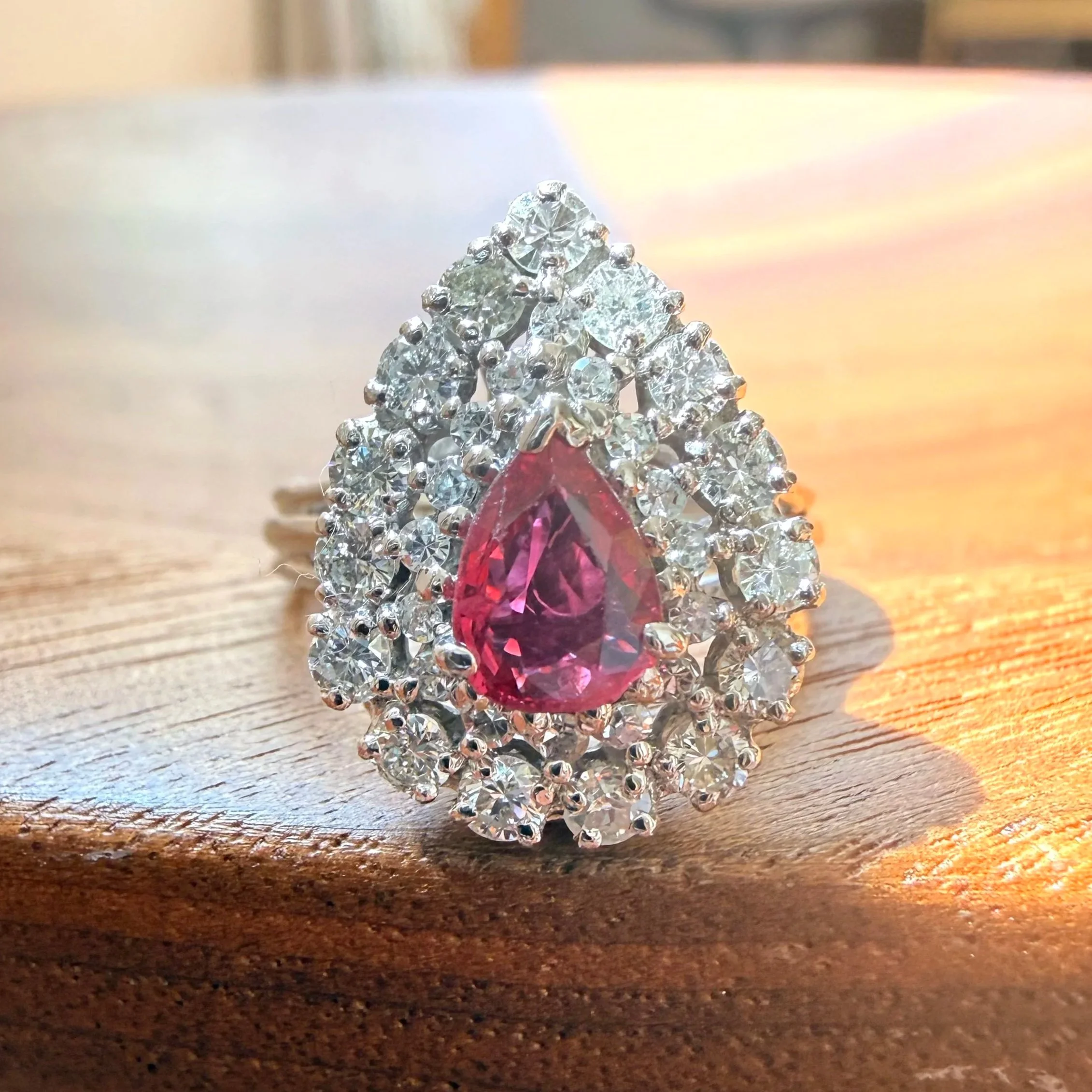 ADR3083-Bague-poire-pear-rubis-ruby-diamants-fiancailles-engaged-mariage-wedding0.jpg