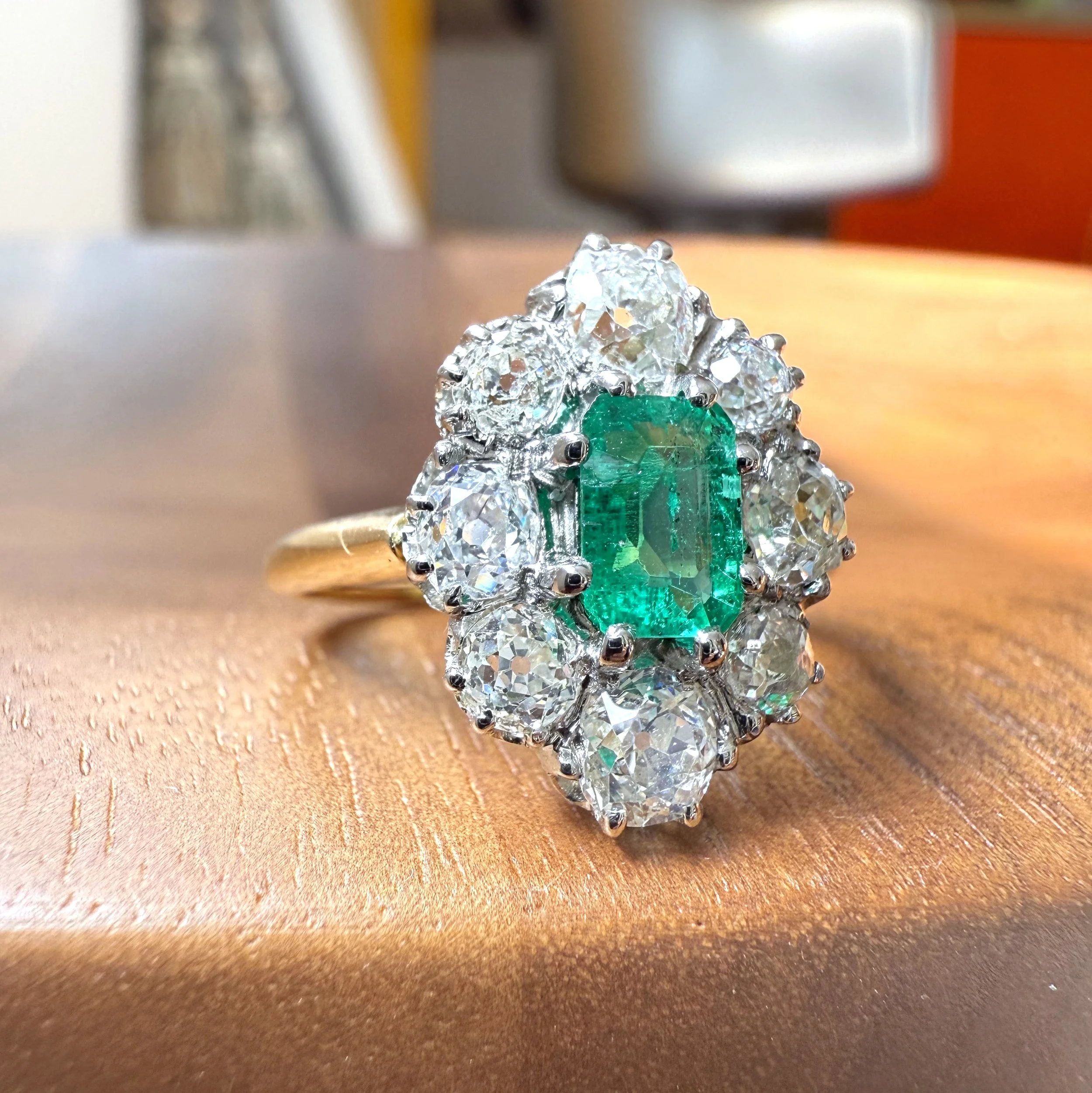 ADR2932-Bague-marguerite-emeraude-emerald-ring-diamants3.jpeg