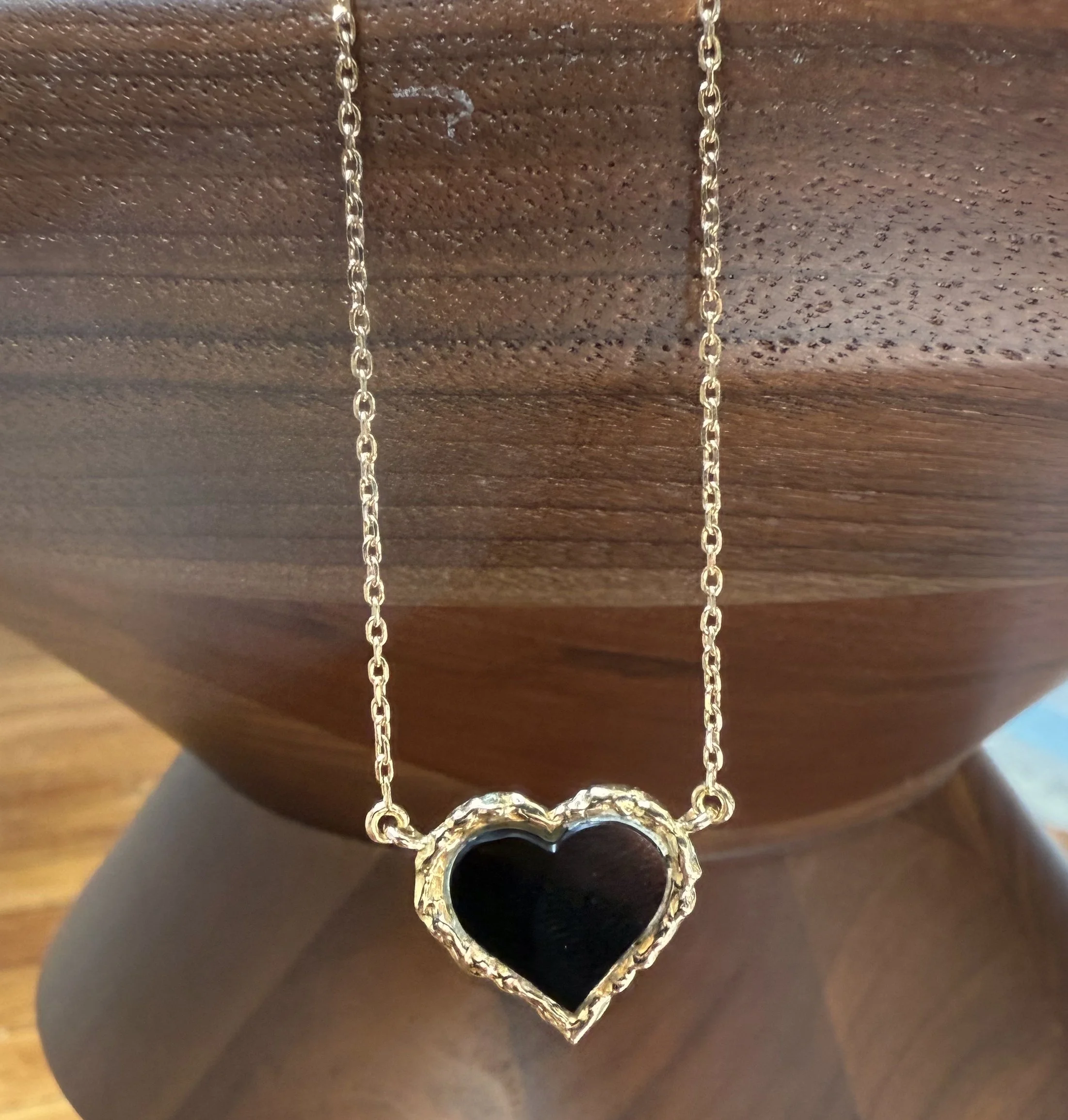 ADR2943-collier-or-jaune-coeur-noir-cadeau-naissance-anniversaire.jpeg.jpeg