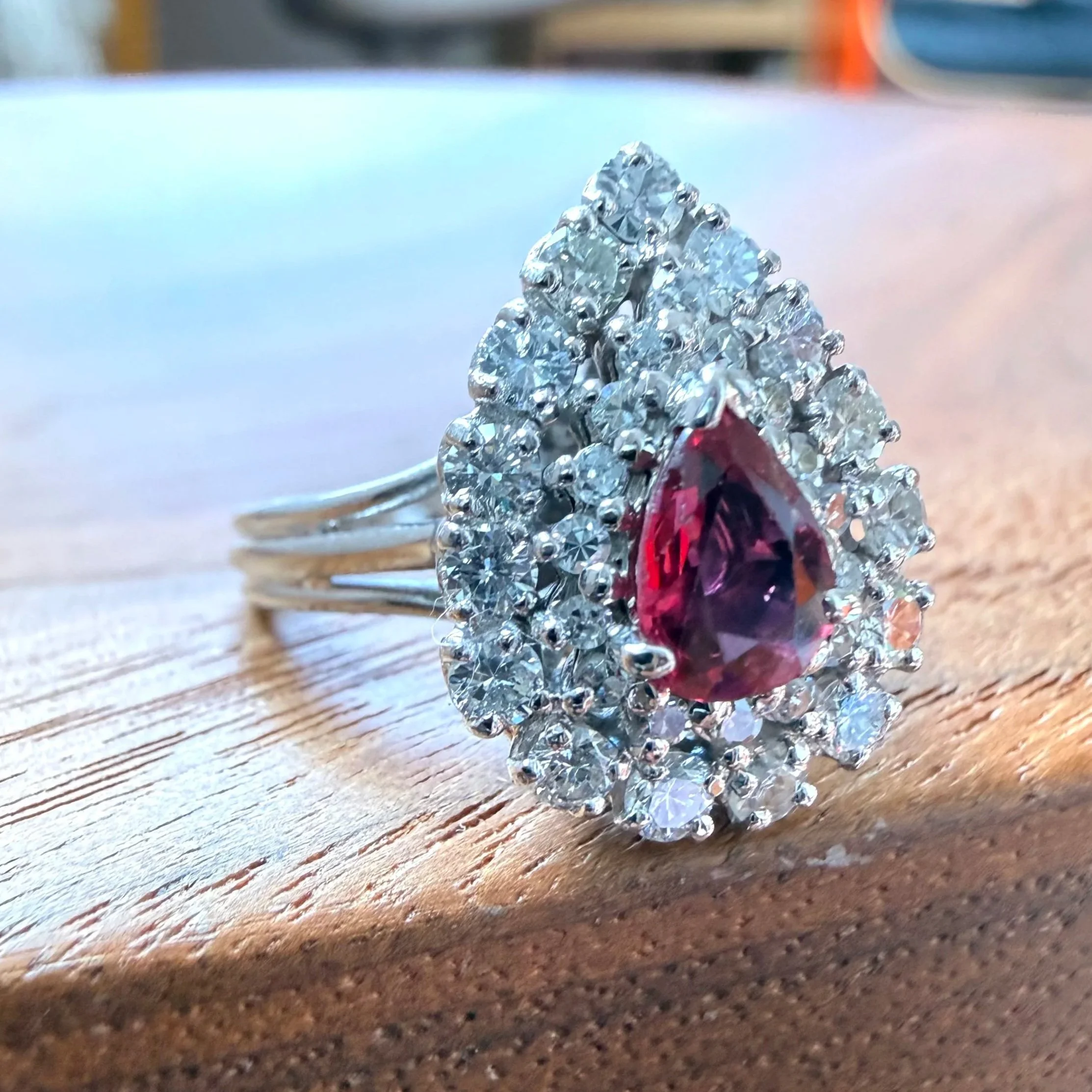 ADR3083-Bague-or-blanc-rubis-siam-poire-double-entourage-fiancailles-mariage-she-said-yes2.jpg