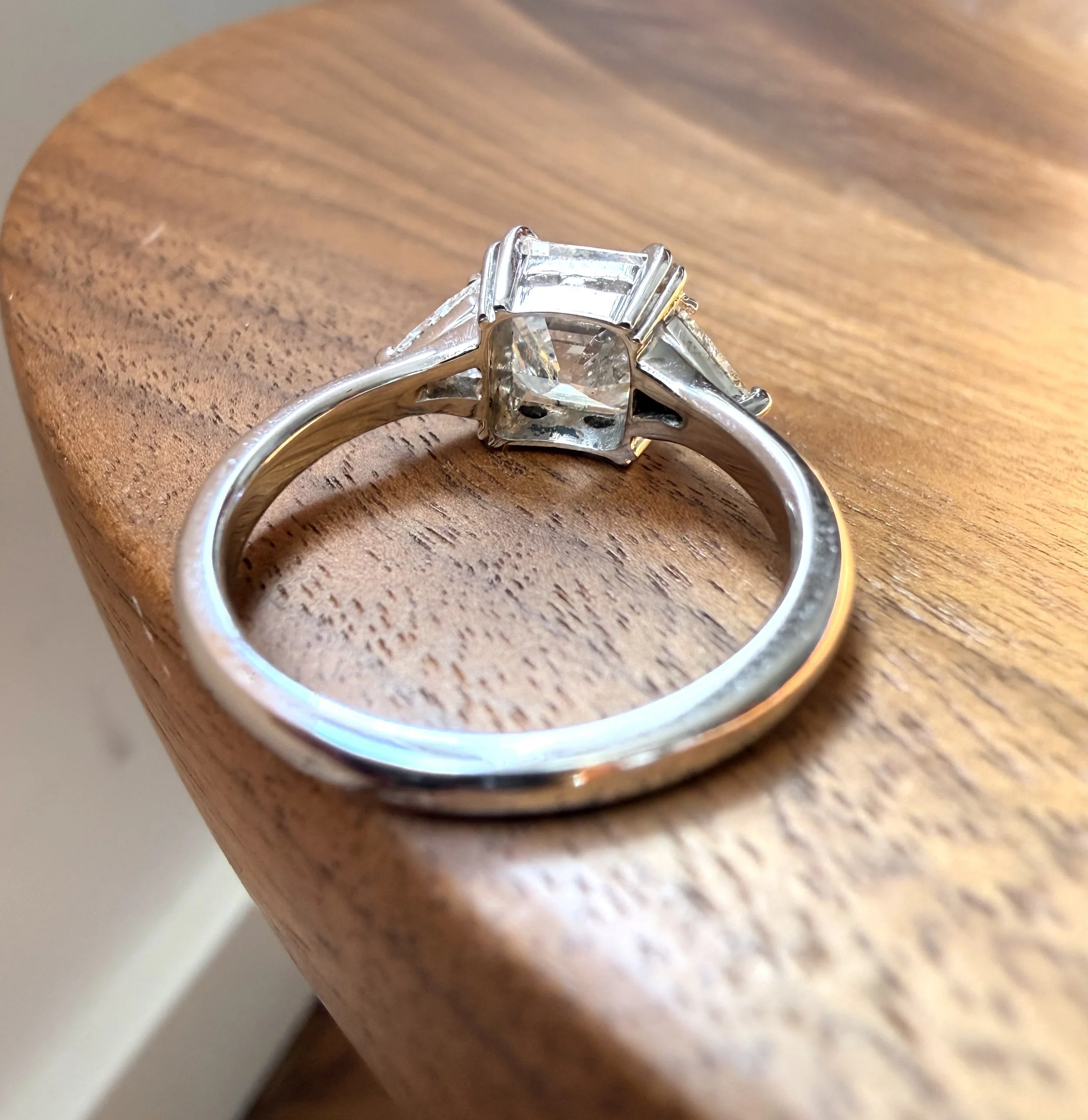 ADR3076-Thelma-Bague-ancienne-platine-diamants-taille rectangulaire-fiancialles-mariage-wedding-ring5.jpeg