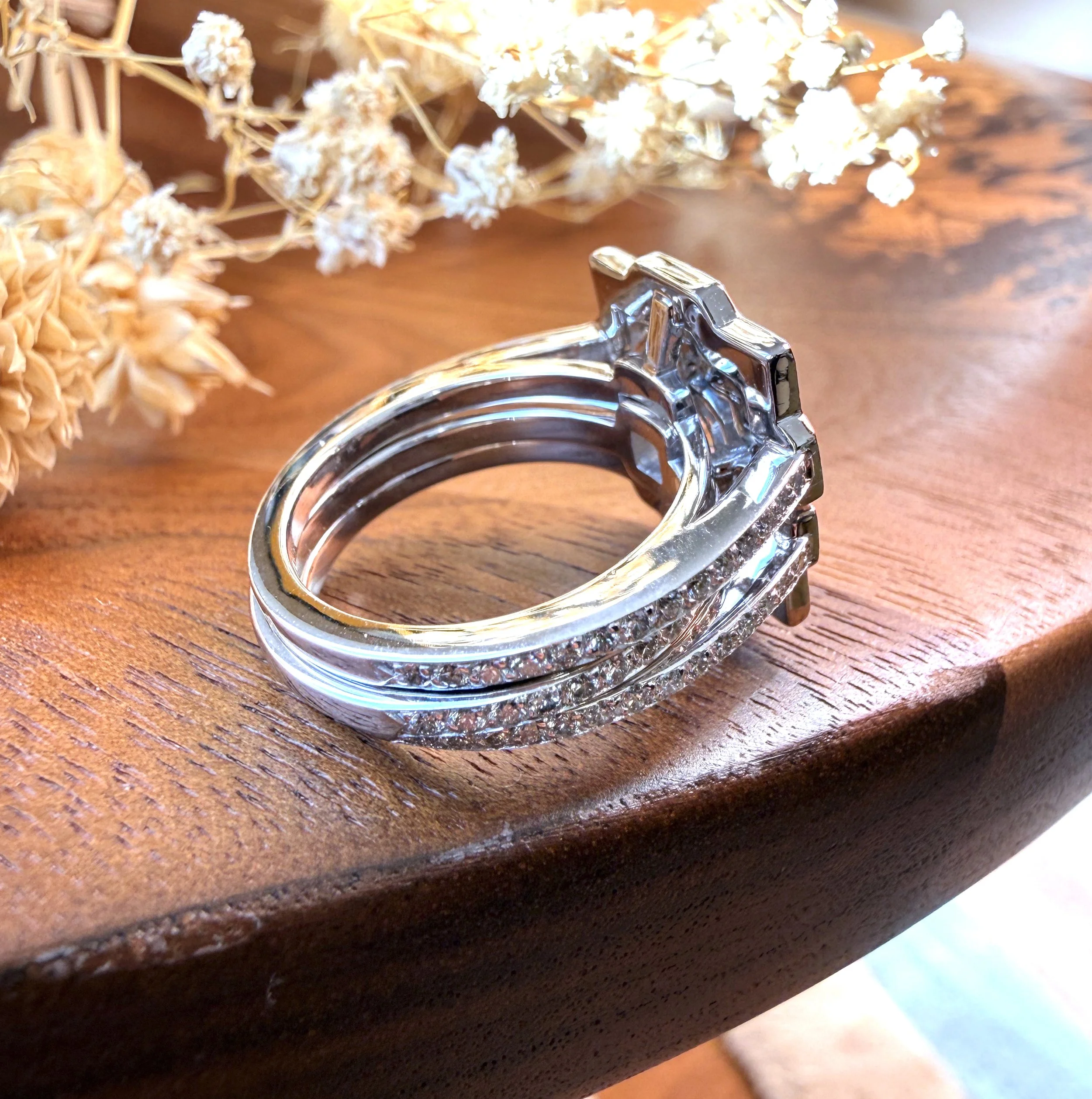 ADR3056-bague-style-harry-winston-unique-rare-alliance-transofrmation-bluffy-ring-diamonds-mariage-wedding12.jpeg