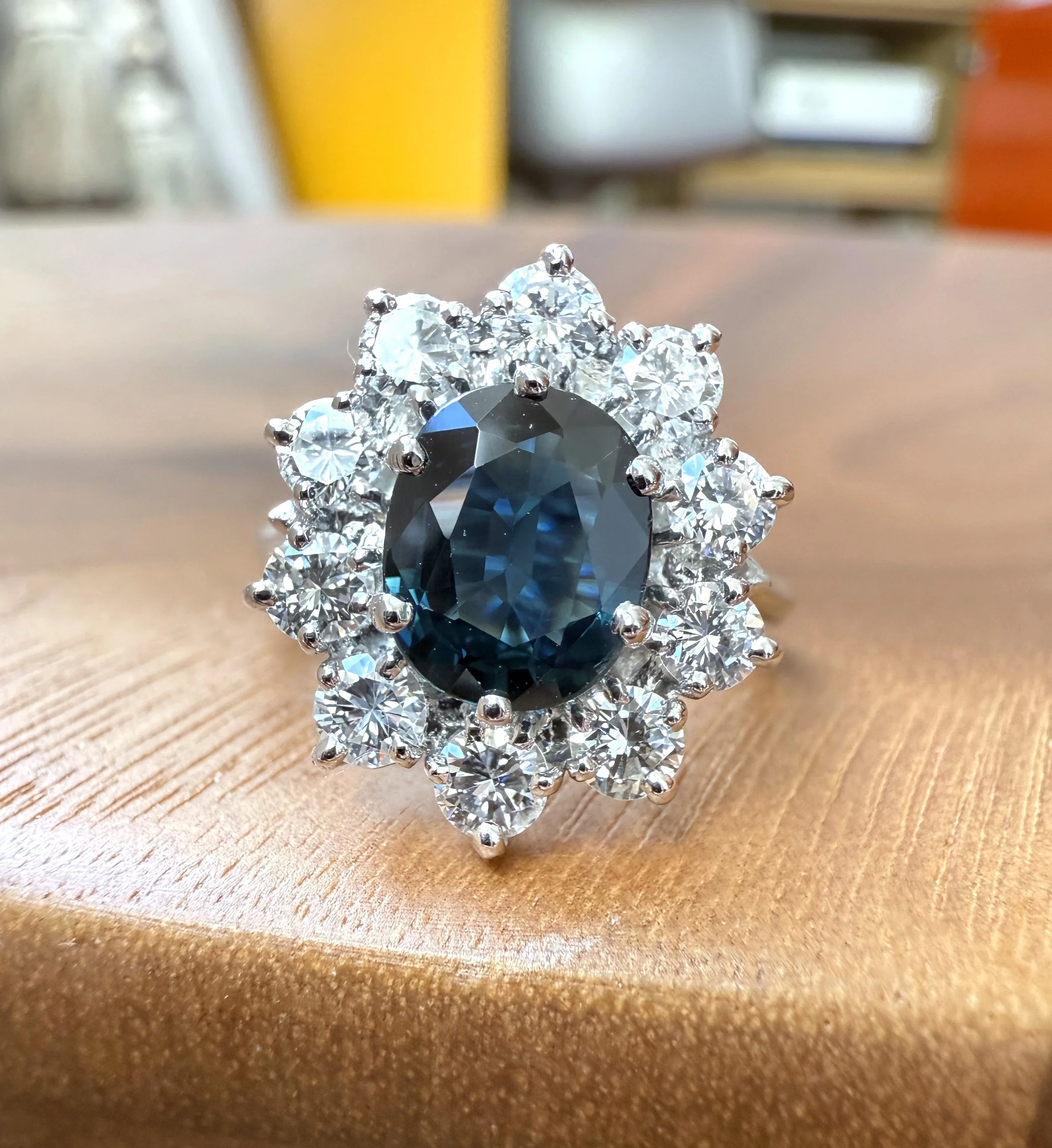 "L'Olympe" Bague marguerite vintage en or blanc, saphir et diamants