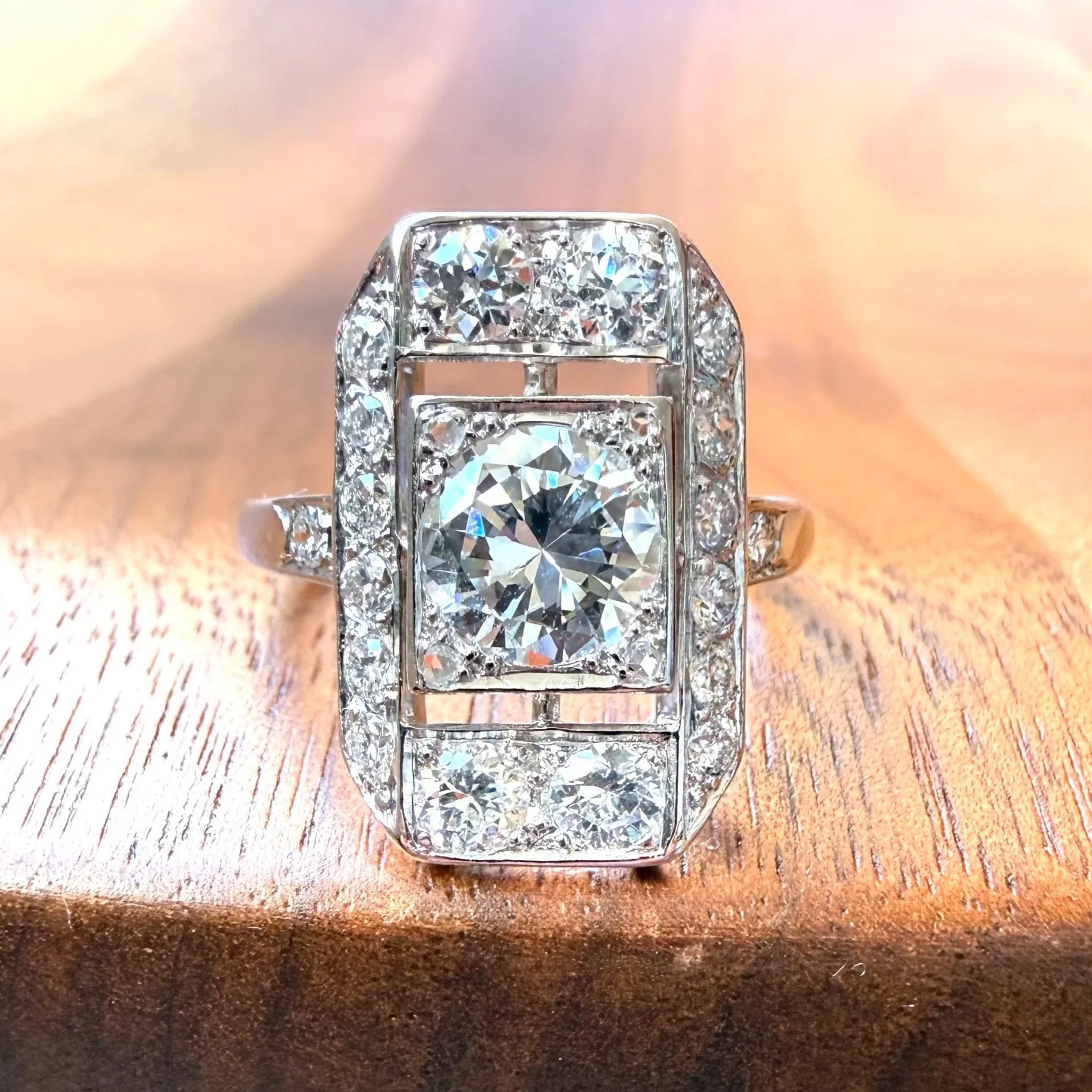 "La Clarisse" Superbe et rare bague ancienne d'époque Art Déco en platine et diamants