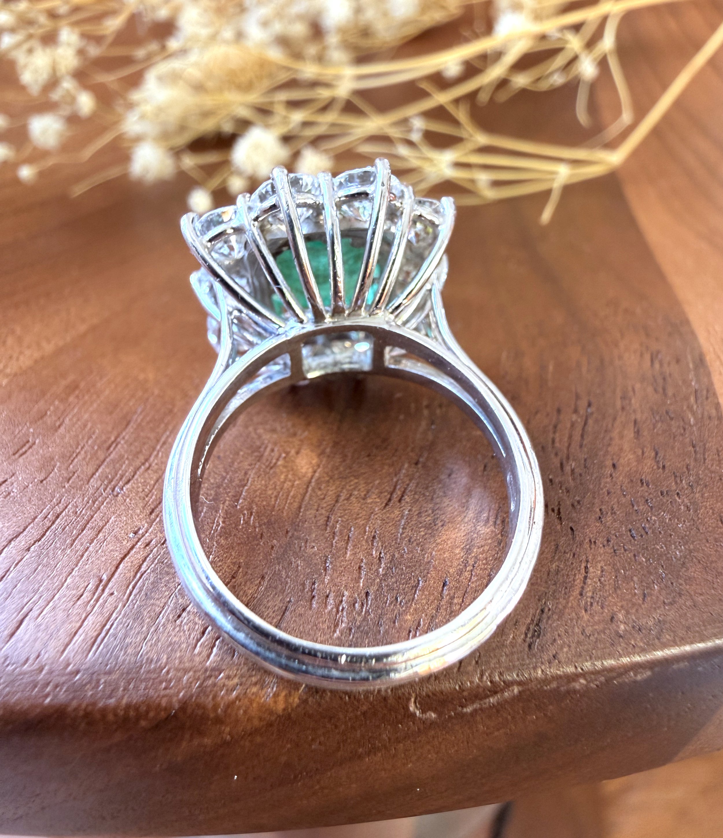 ADR3020-Bague-rectangulaire-marguerite-rare-vintage-emeraude-emerald-bague-mariage-anniversaire-aniversary-paris-french-estate6.jpeg