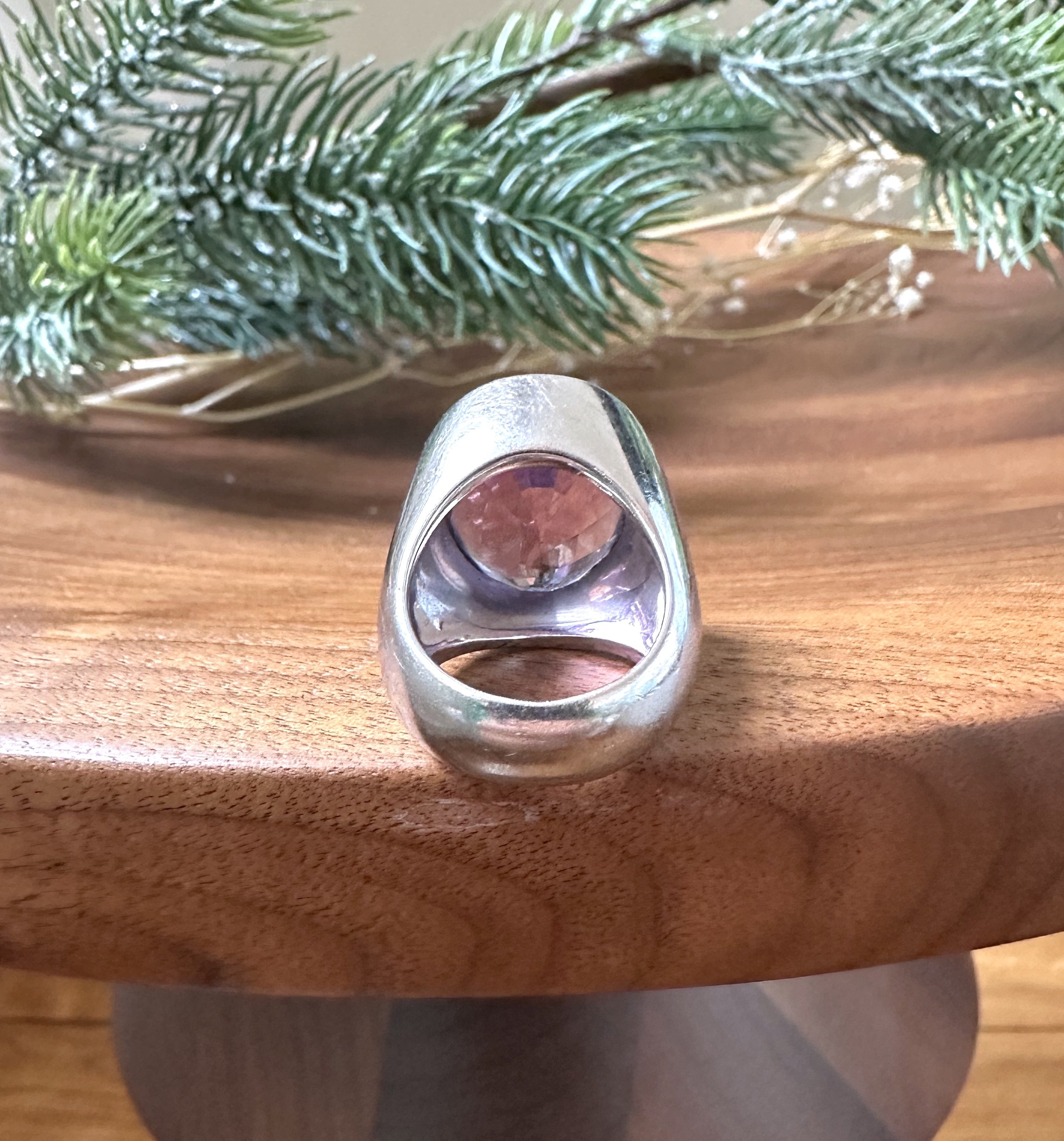 ADR2465-Bague-importante-or-blanc-amethyste-amesthyst-vintage-ronde-round-ring-anniversaire-aniversary5.jpeg