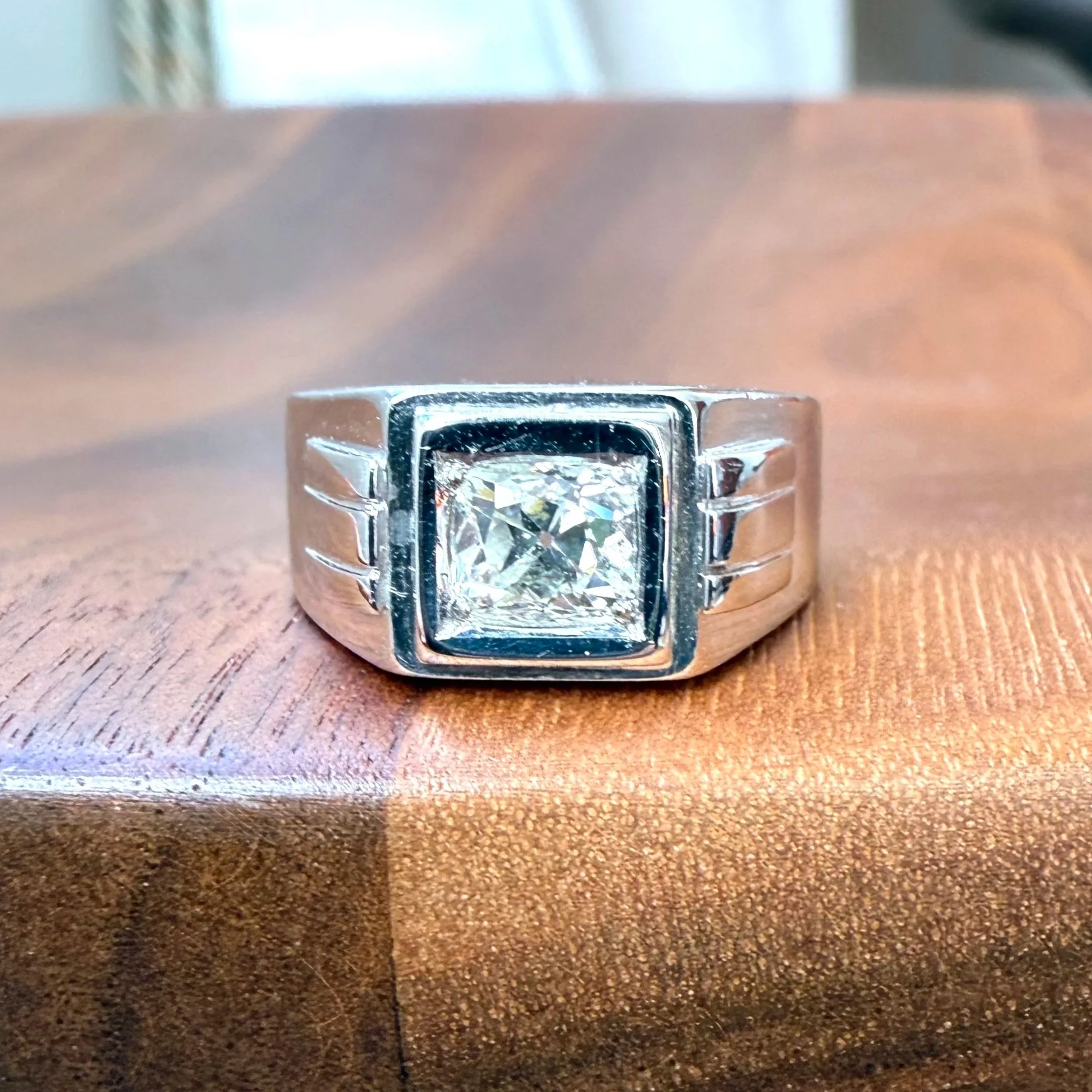 ADR1698-cushion-bague-vintage-diamant-coussin1.jpg