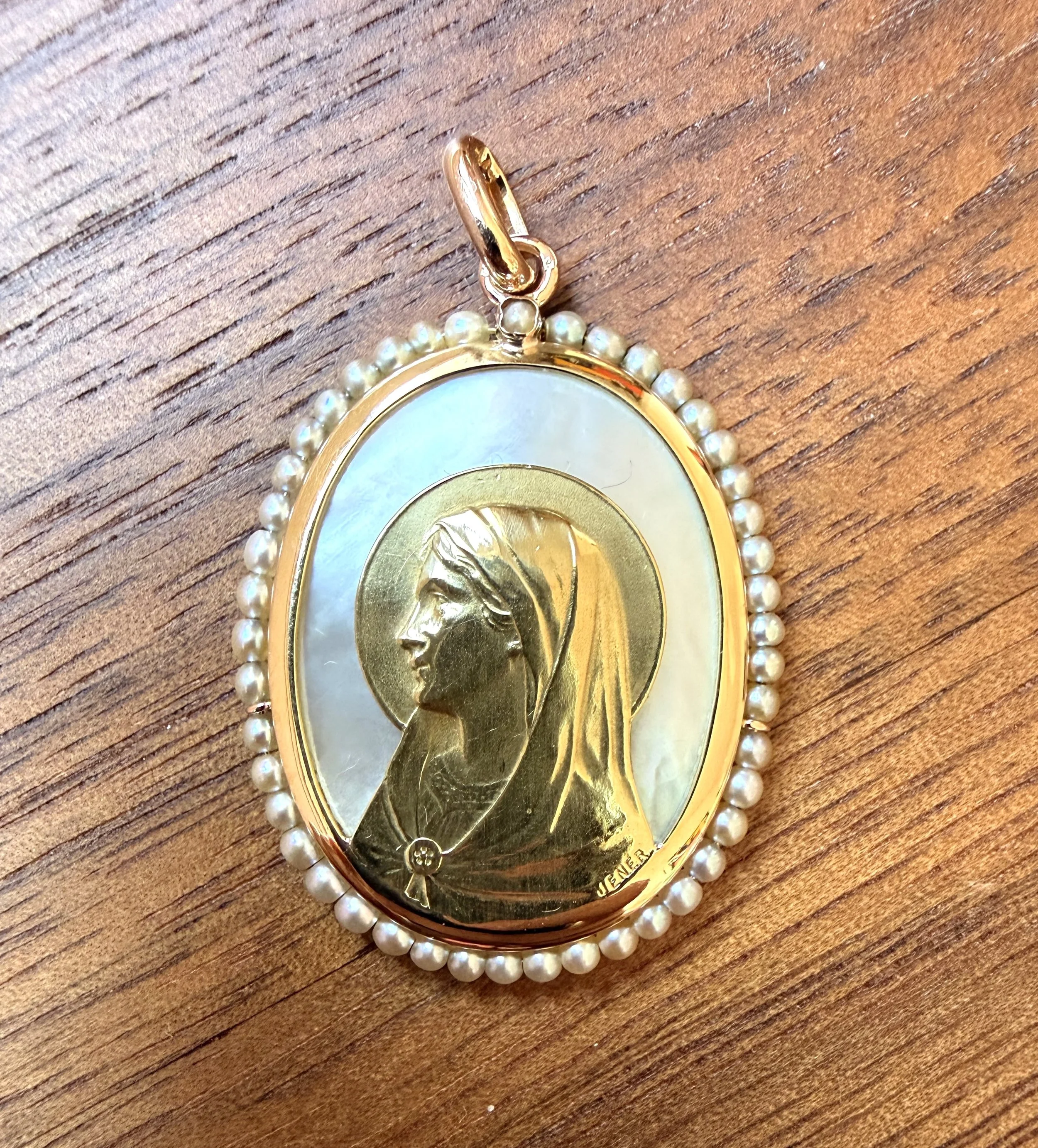ADR3099-medaille-ancienne-vintage-vierge-ovale-or-jaune-perles-Jener-signee1.jpeg