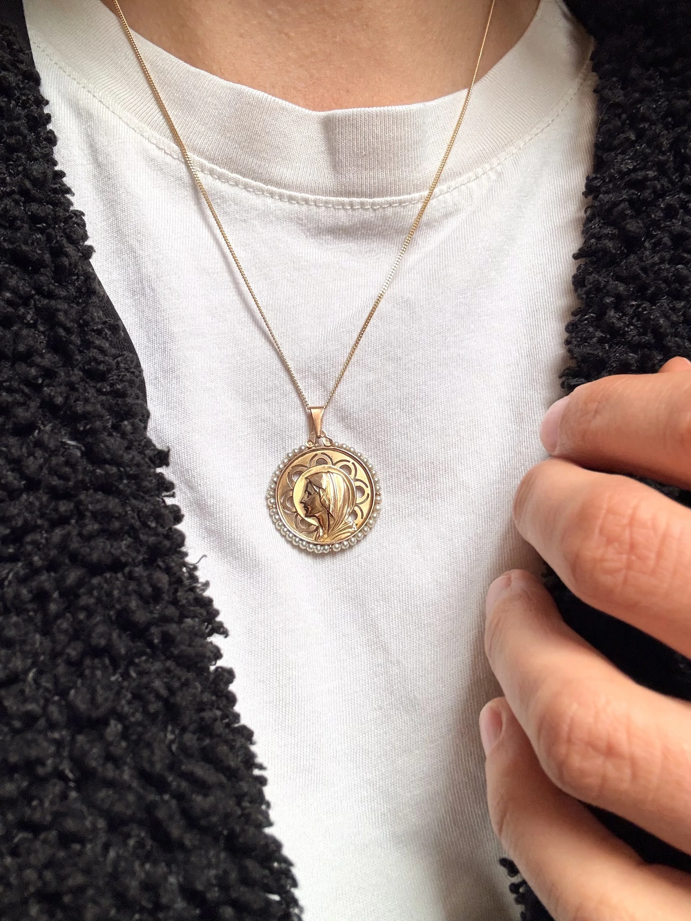 ADR3134-medaille-or-jaune-or-rose-vierge-marie-maria-perle-fines-gold-pendant10.jpeg