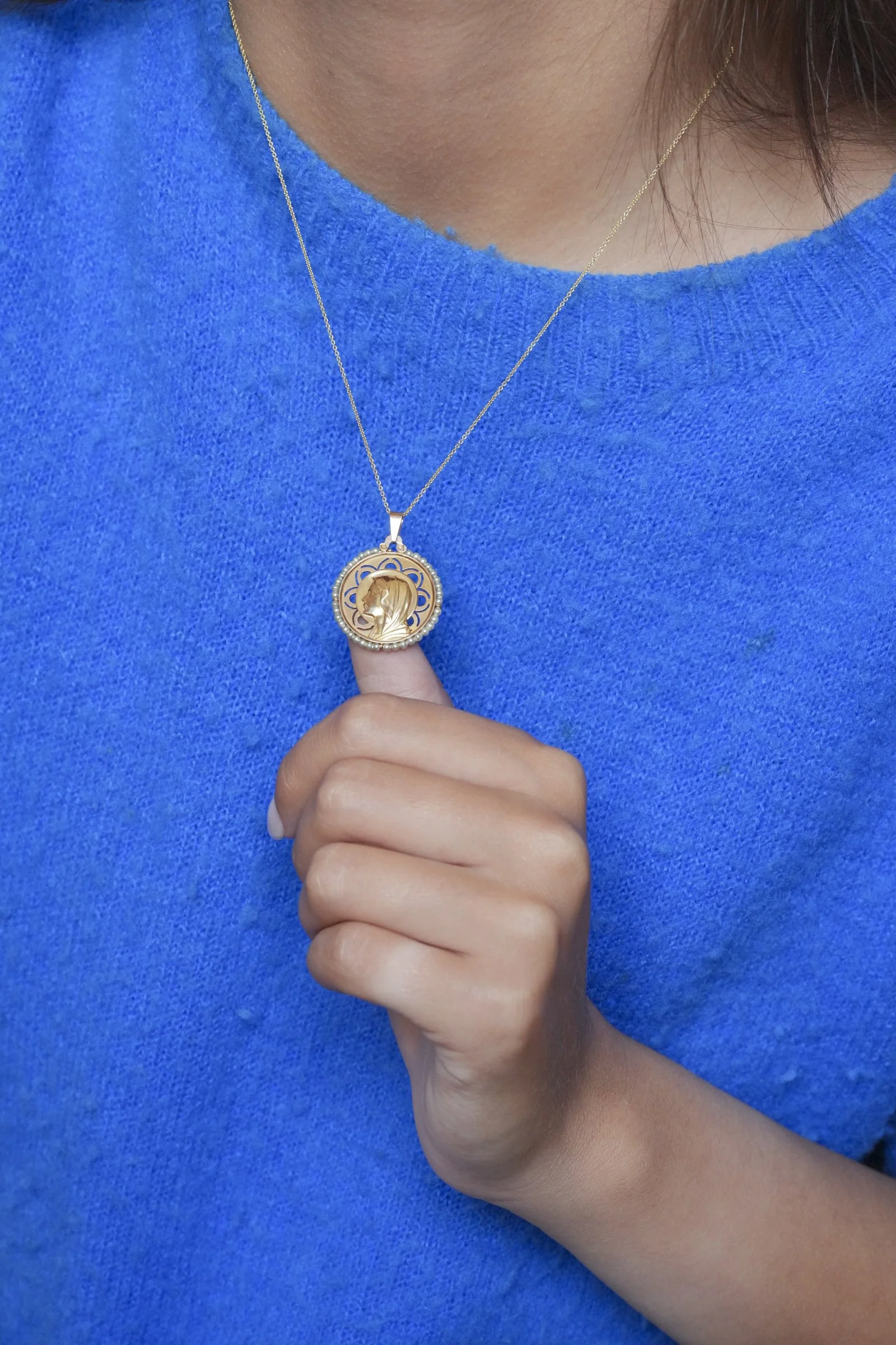 ADR3134-Medaille-vierge-sellier-marie-or-jaune3.jpg