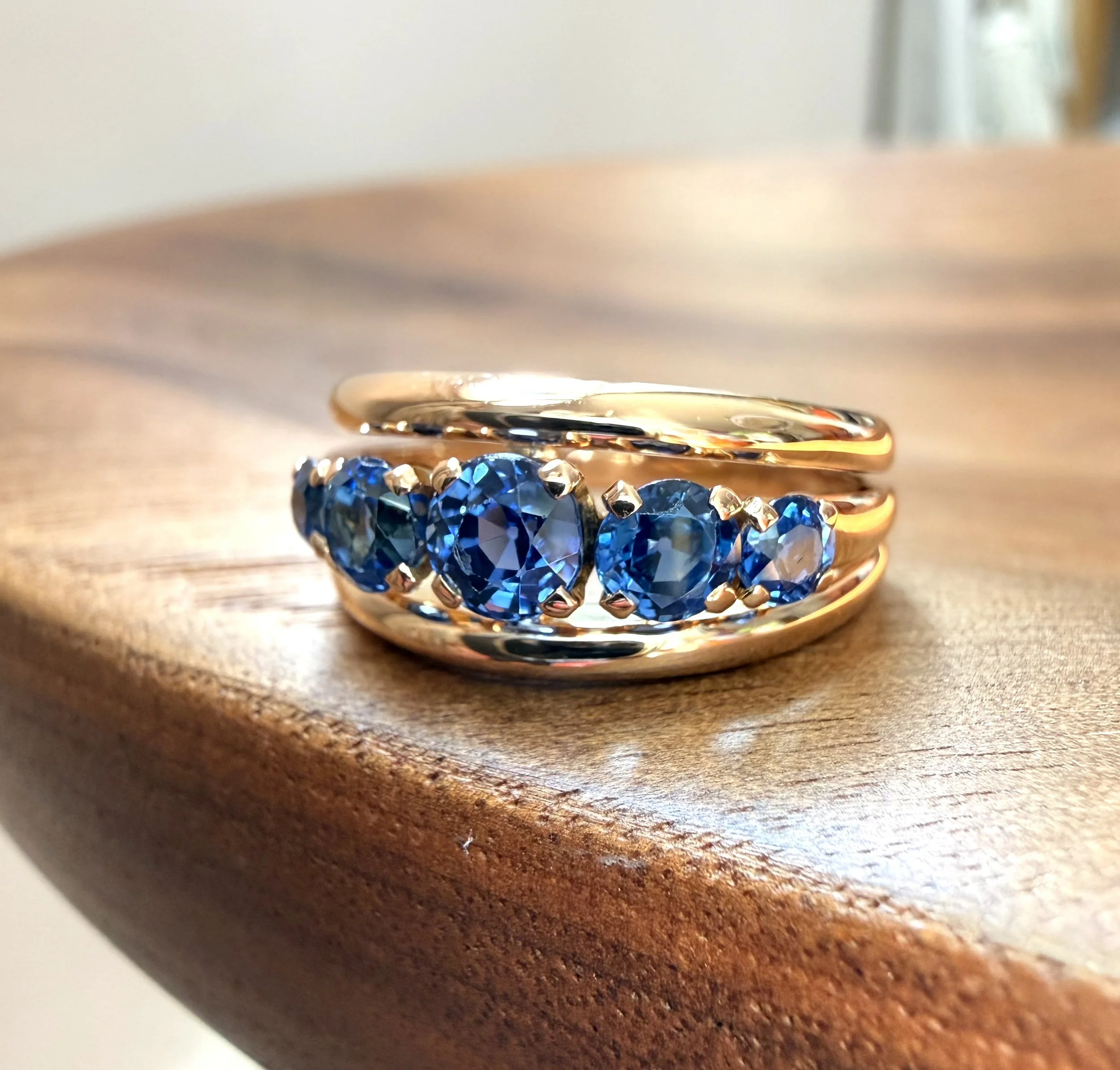 ADR3142-Blue-ocean-ring-bague-or-jaune-rose-saphir-sapphire-gemstones-unique-rare-push-present-gift-naissance6.jpeg