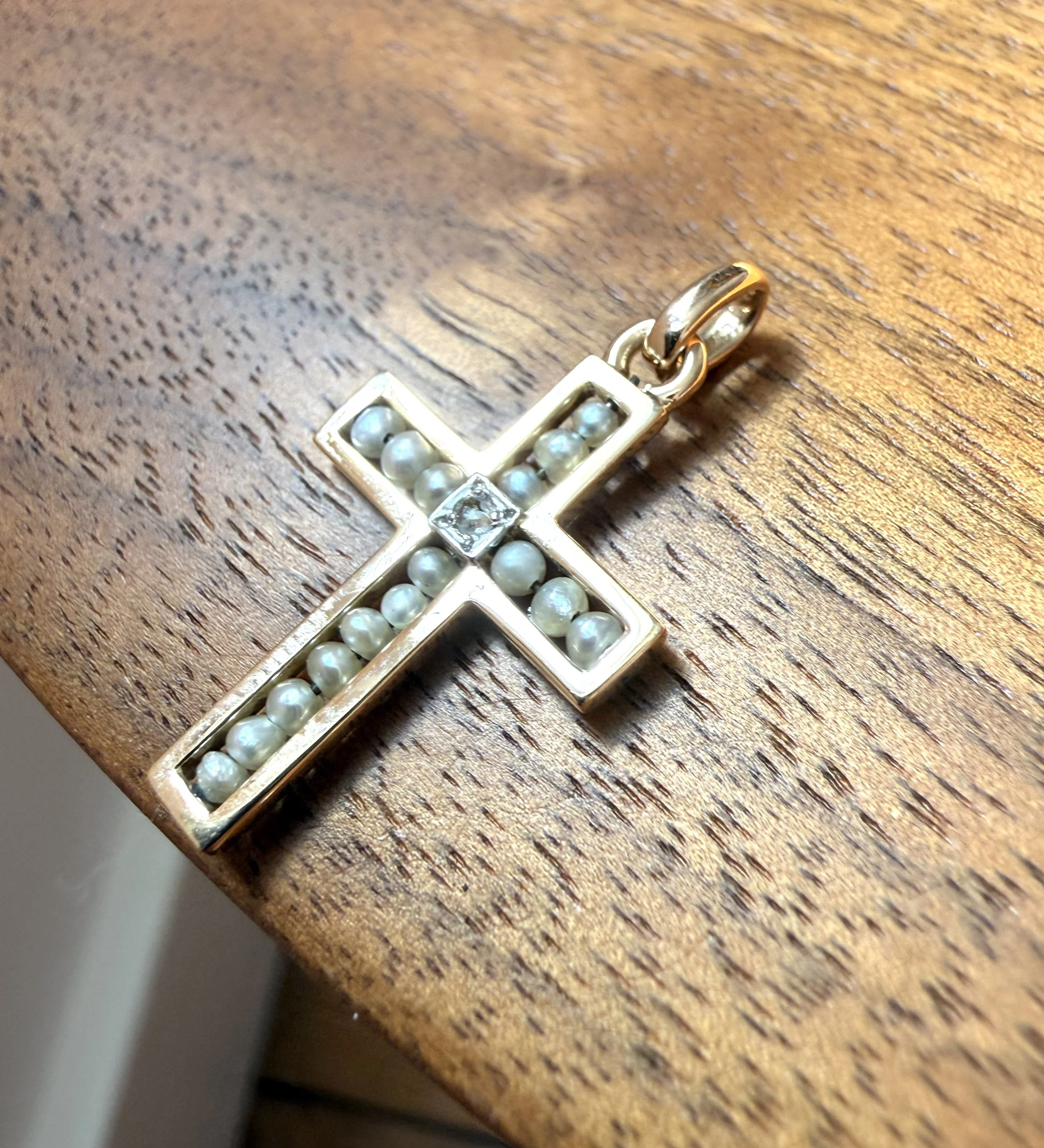 ADR3175-croix-or-jaune-perles-fines-diamant2.jpeg