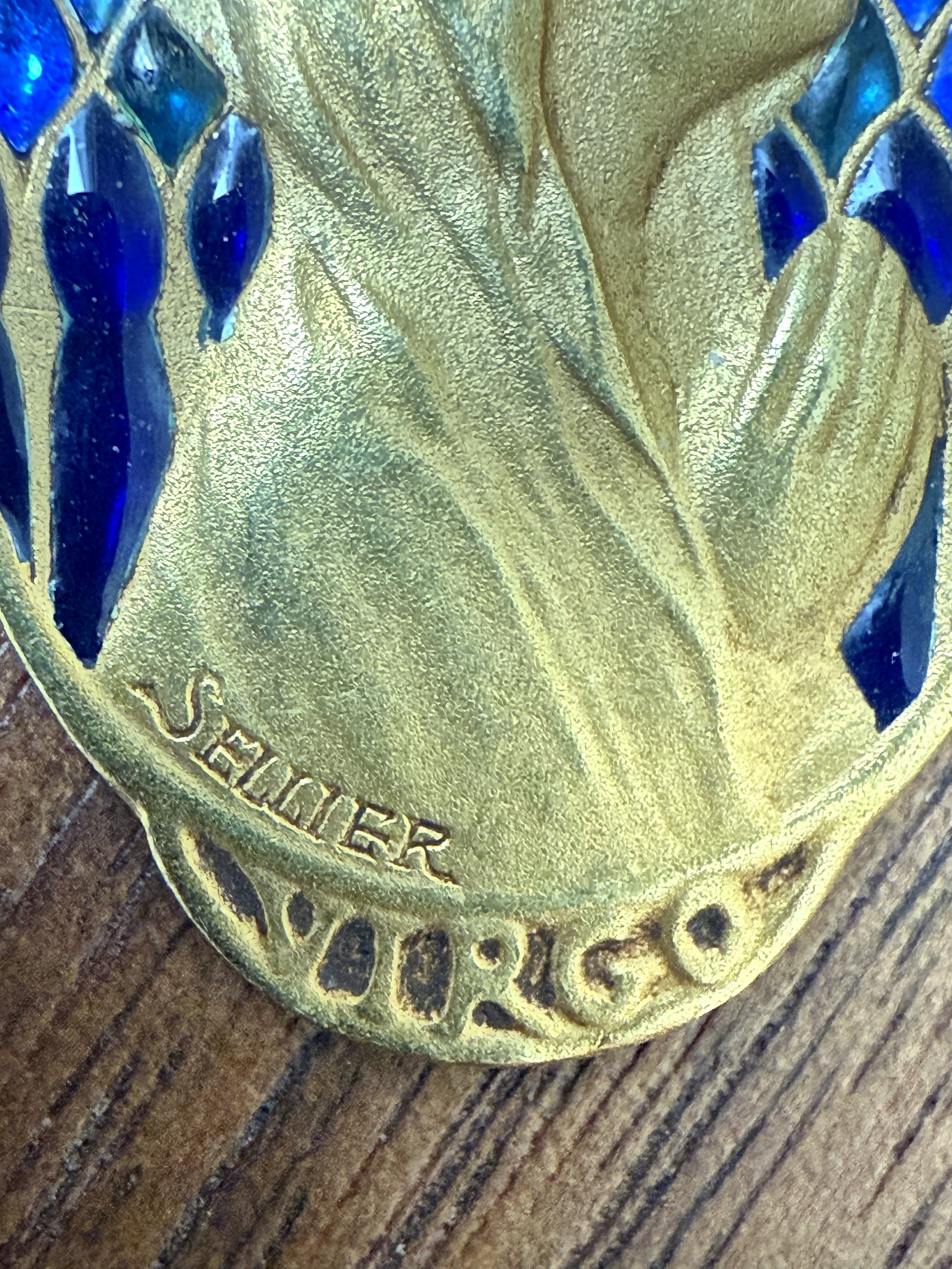 ADR2898-Médaille-sellier-or-jaune-plique-a-jour-bleus-blue-enamel-medal-religious-marie-virgin-mary-chruch-bapteme-communion4.jpeg