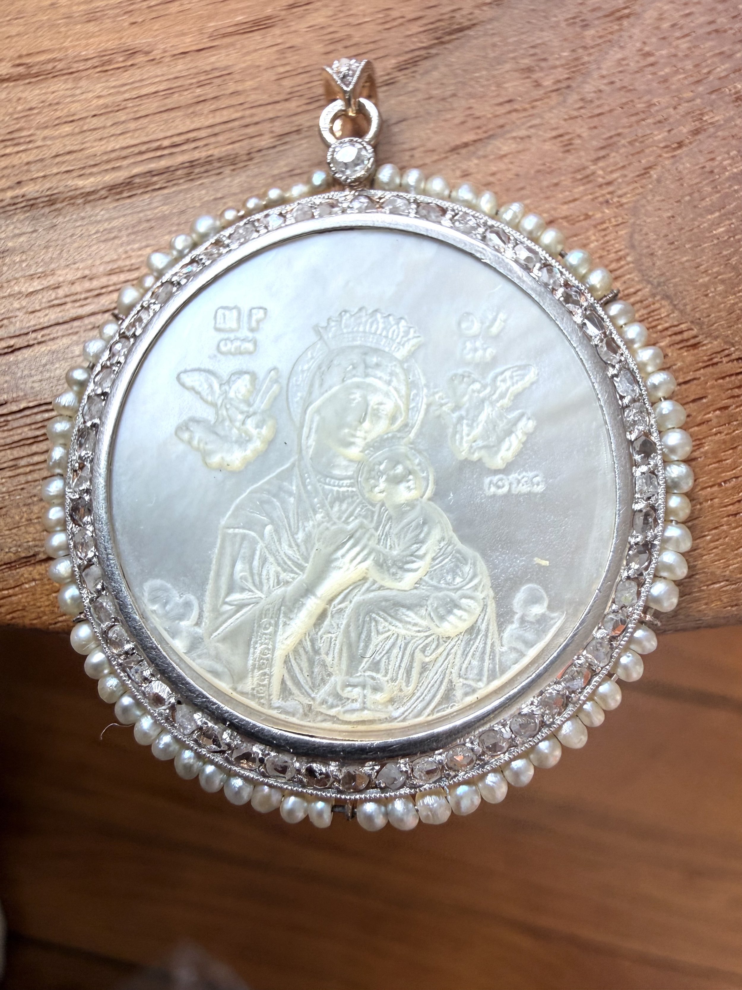 ADR3098-Medaille-nacre-diamants-perles-religious-religion-medal-mother-of-pearl0.jpeg