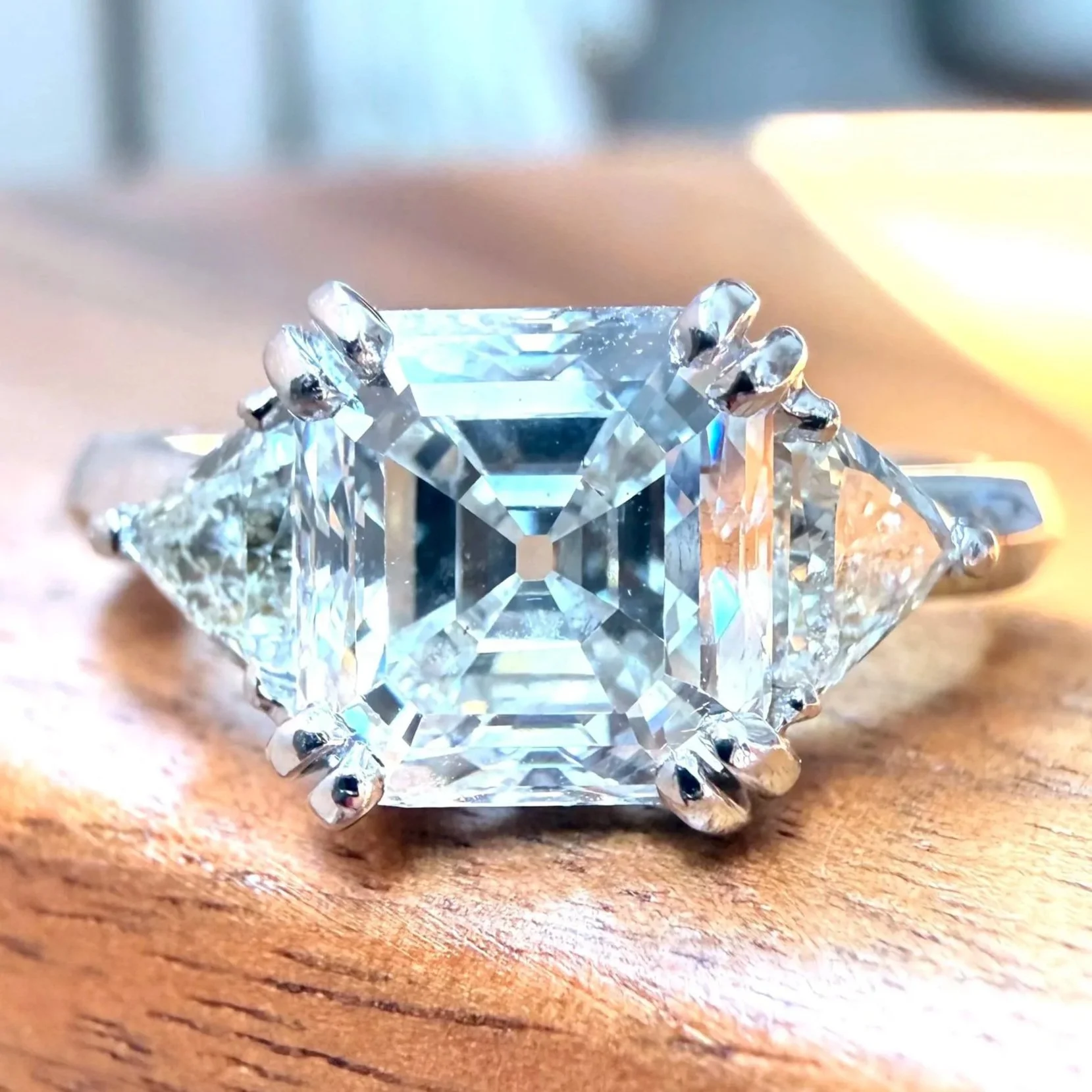 "La Thelma" Bague ancienne d'époque Art Deco en platine et diamants