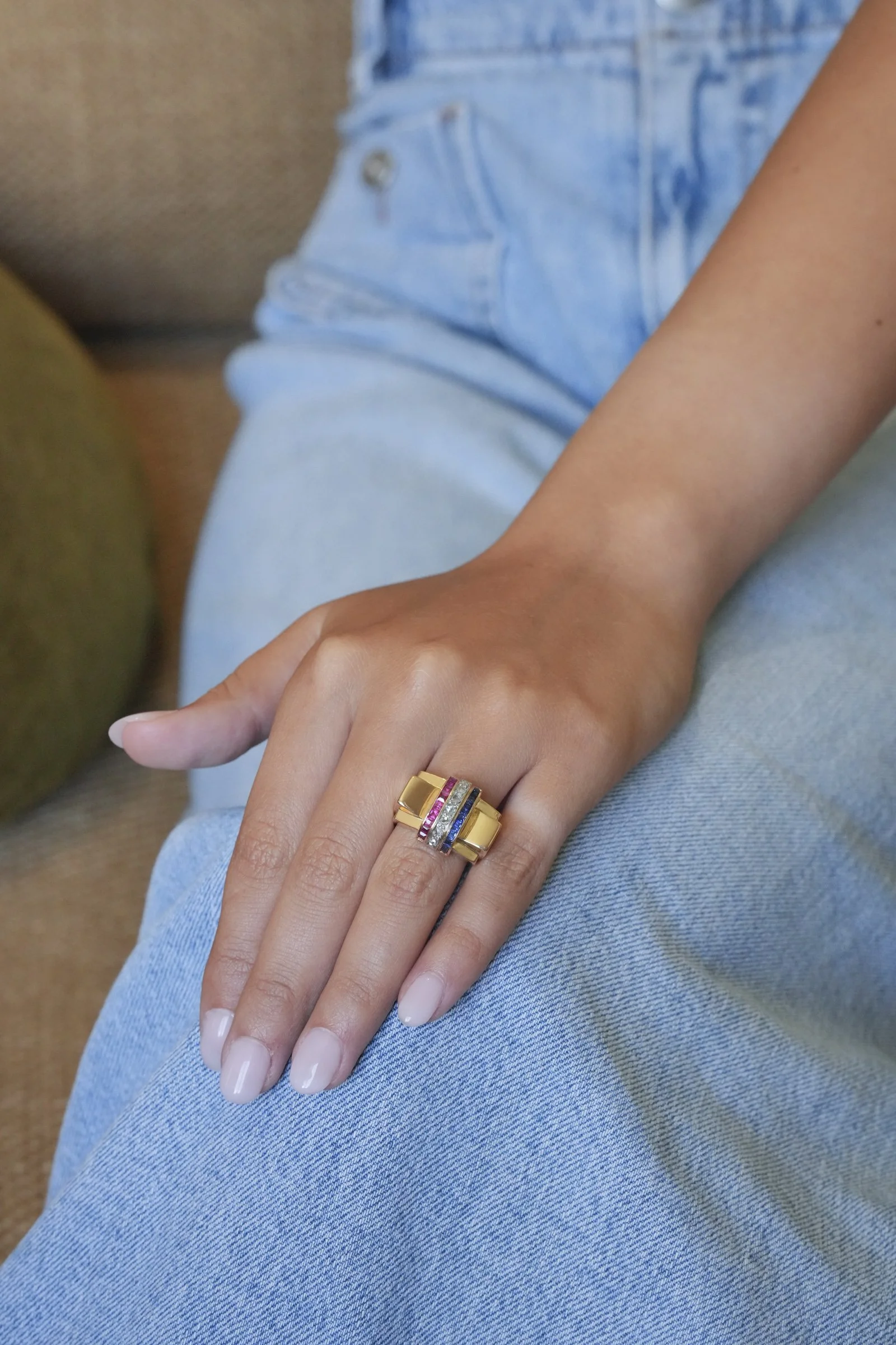 ADR3135-bague-tank-patriotique-or-saphirs-rubis-diamants-french-ring1.jpg