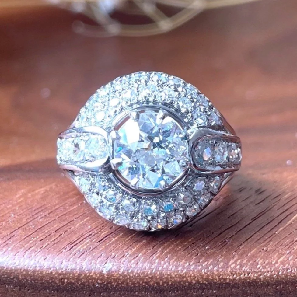 "La Duchesse" Bague ancienne des années 1950 en or blanc, platine et diamants