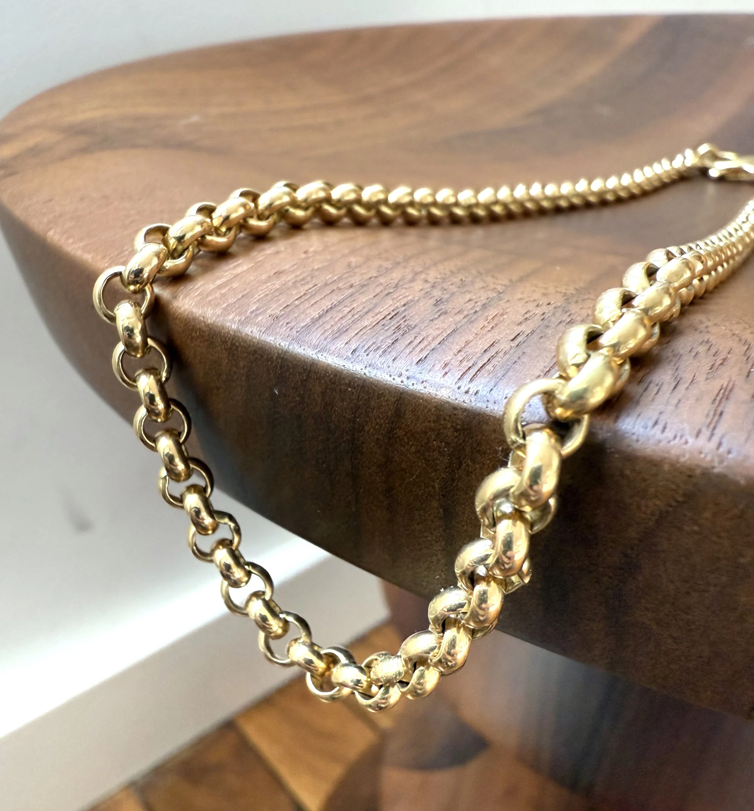 ADR2060-2-collier-chaine-maille-forcat-ronde-or-jaune-gold-necklace8.jpeg