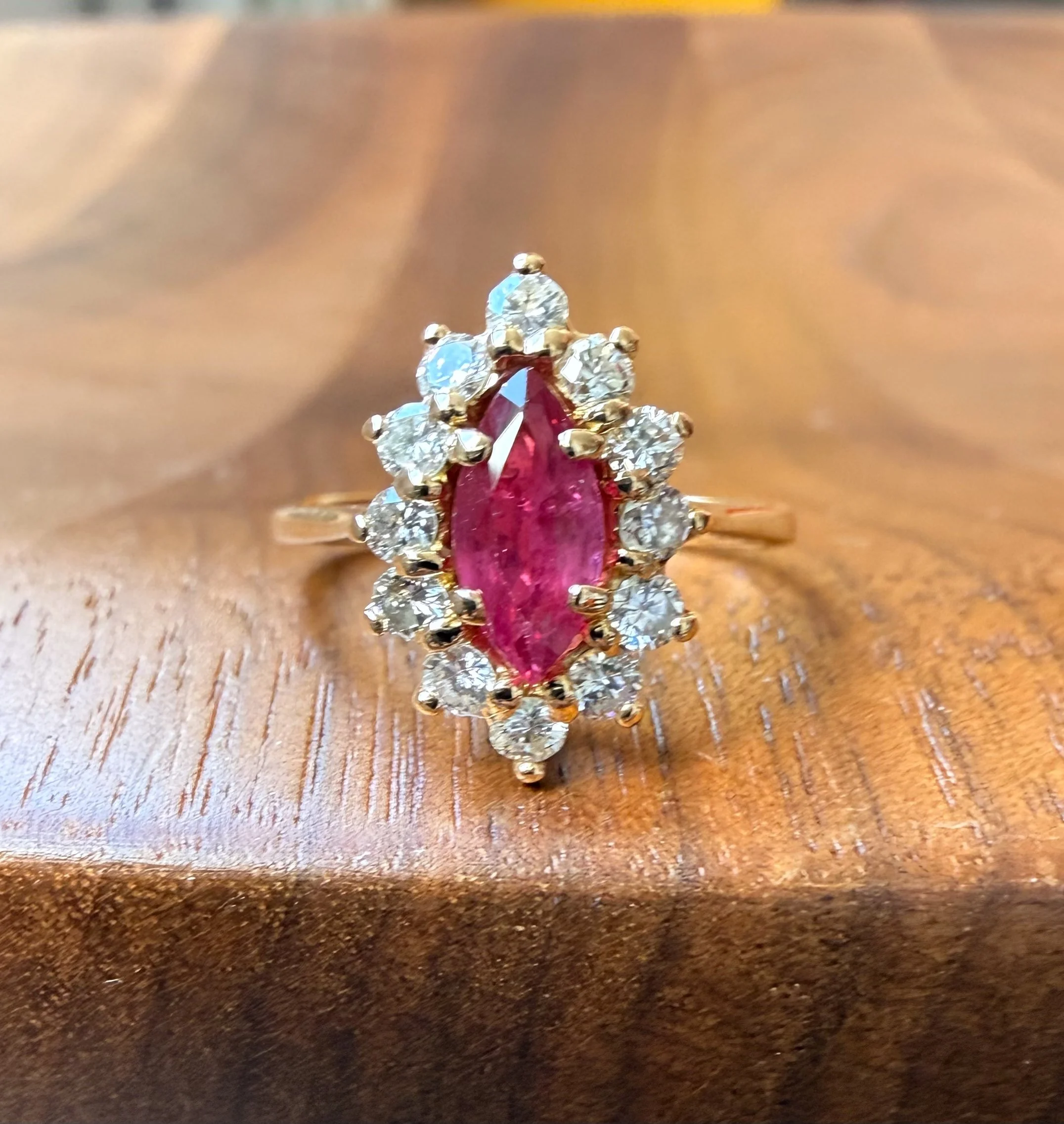 ADR3012-Bague-josephine-rubis-diamants-or-jaune-navette-marquise1.jpeg