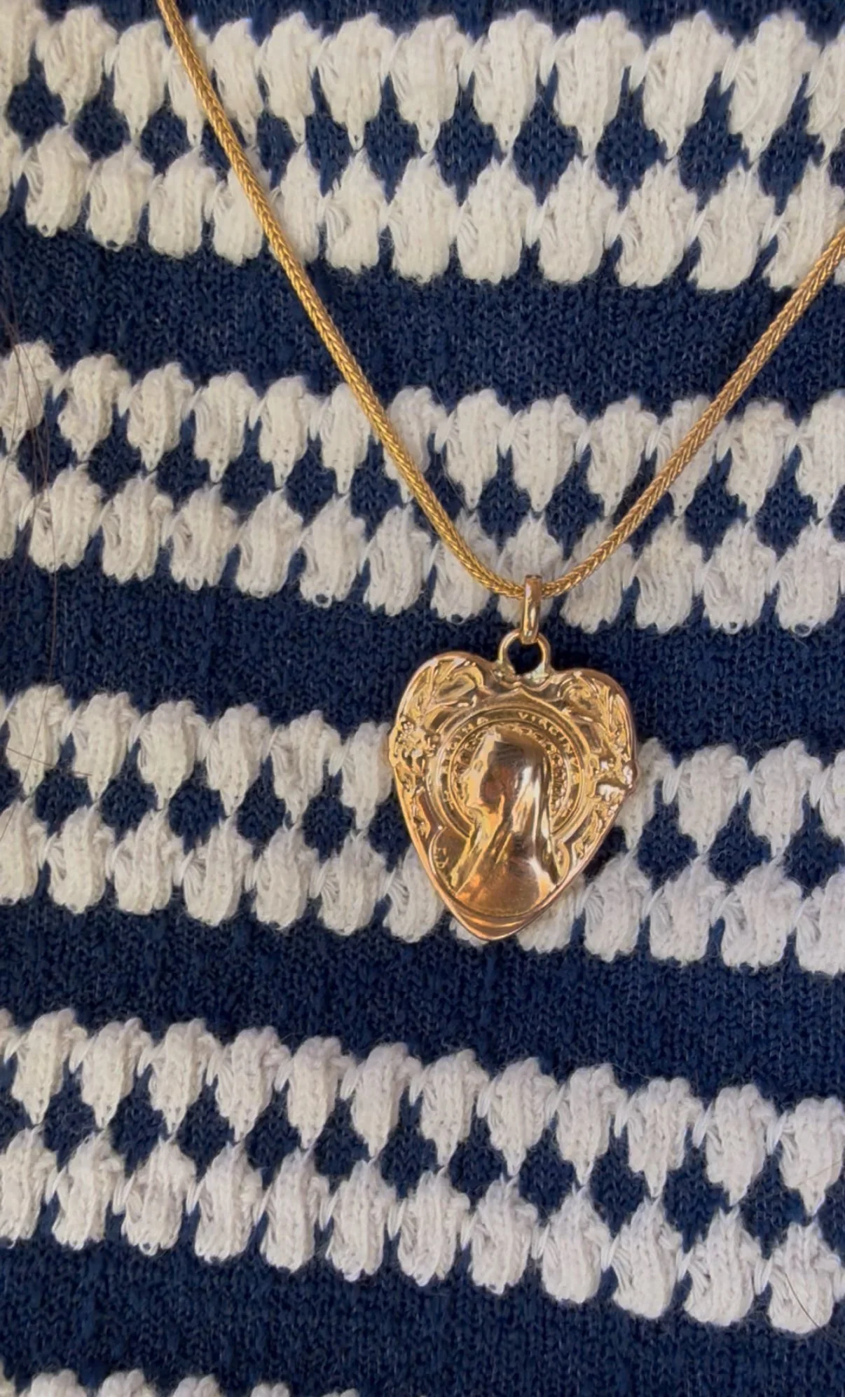 ADR2867-pendentif-medaille-orrose-rose-gold-vierge-marie-virgin-mary3.jpeg