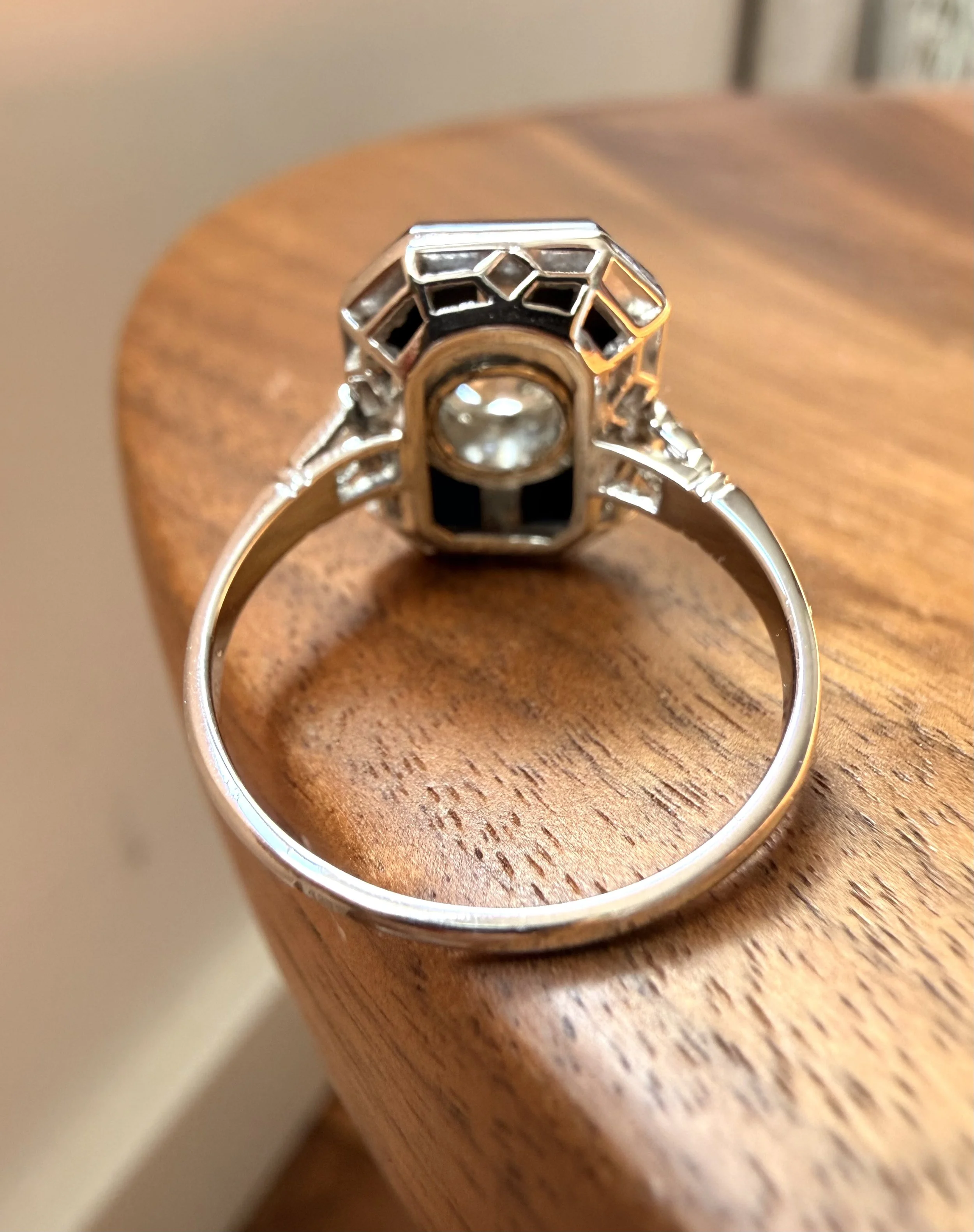 ADR1487-Gala-bague-onyx-art-deco-diamants-rare5.jpeg