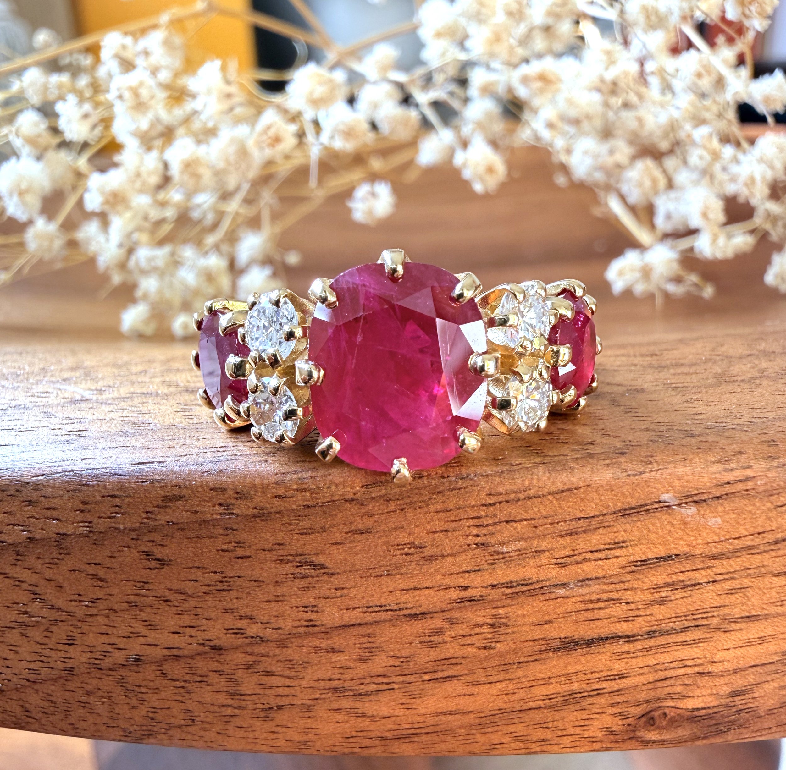 "La Grenade" Bague trilogie en or jaune, rubis et diamants