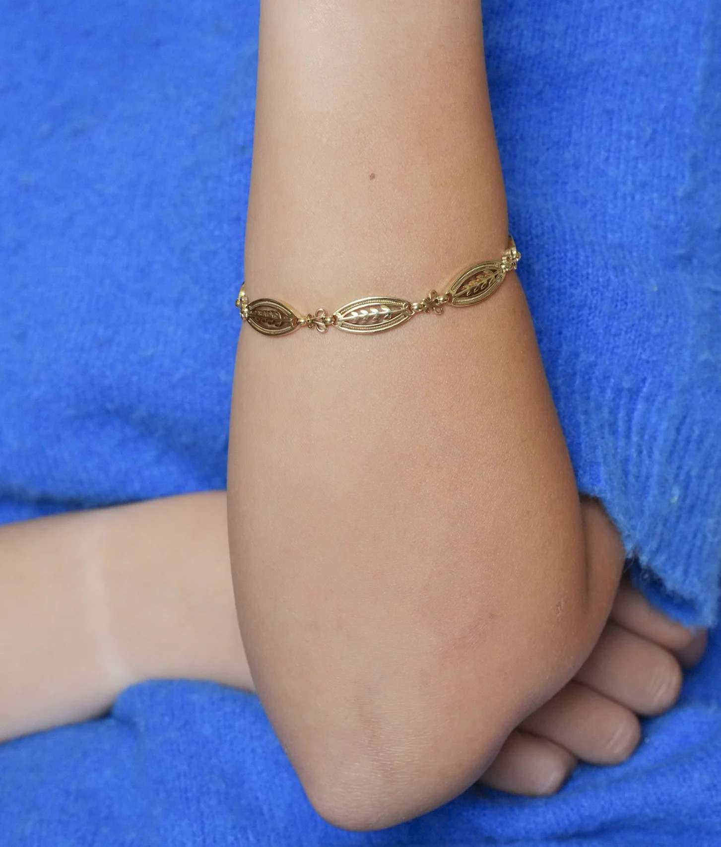 ADR3108-Bracelet-ancien-filigrane-or-jaune2.jpg