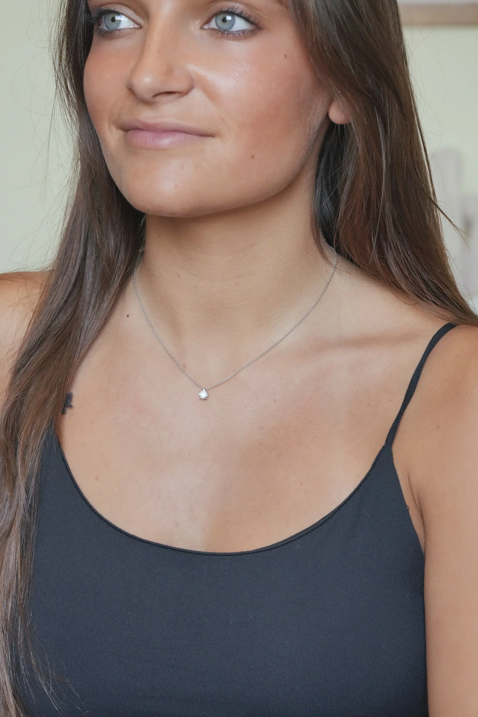 ADR3159-collier-solitaire-or-blanc-diamant0.jpg