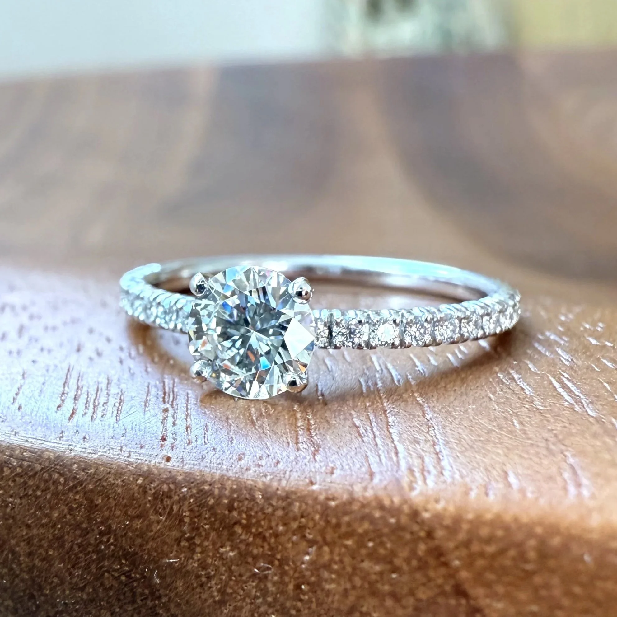 ADR2958-Bague-Cartier-ring-solitaire-diamond-fiancailles-engagement-ring-engaged-fiancailles-mariage-wedding3.jpg