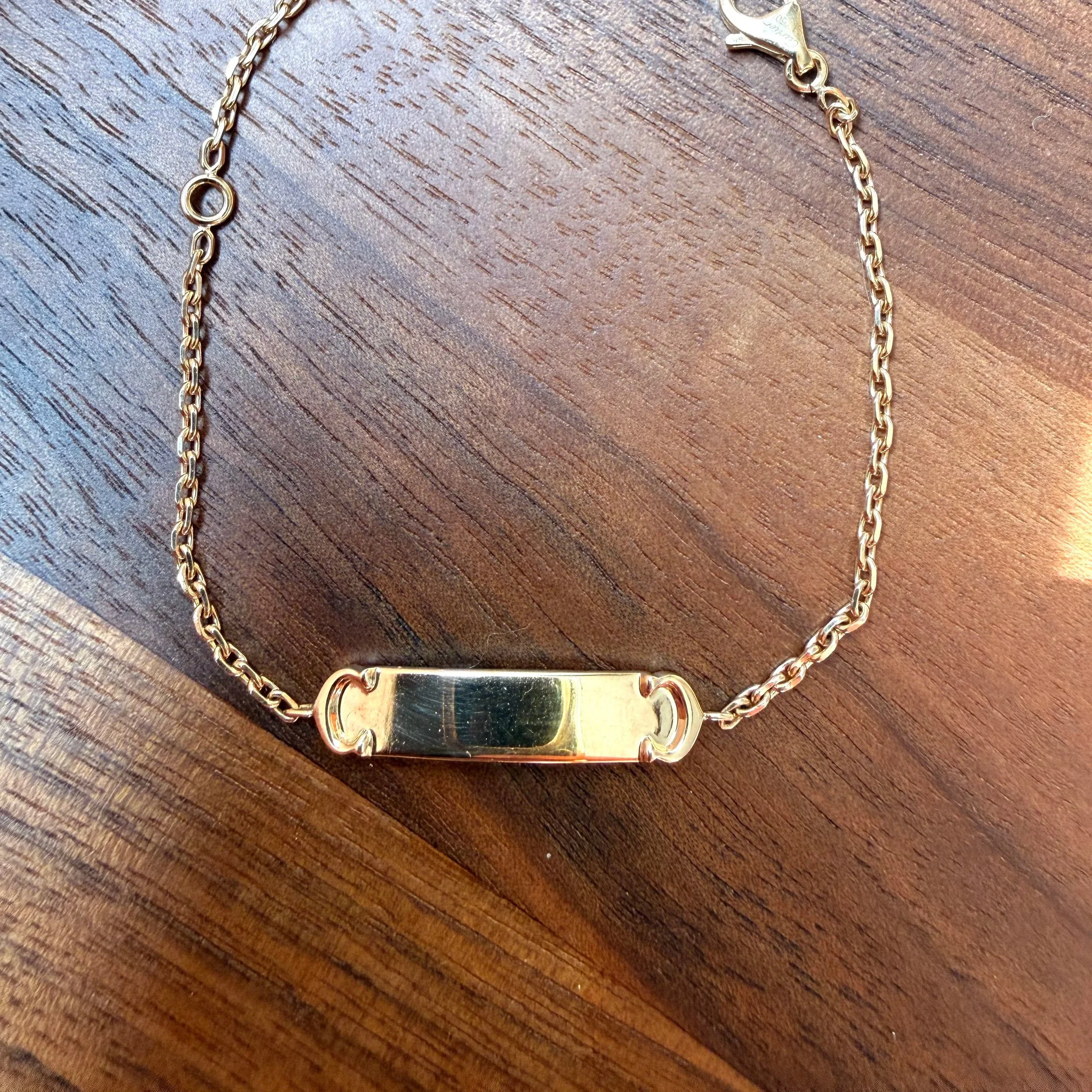 Cartier, gourmette collection "Bracelet logo sur chaine" en or jaune