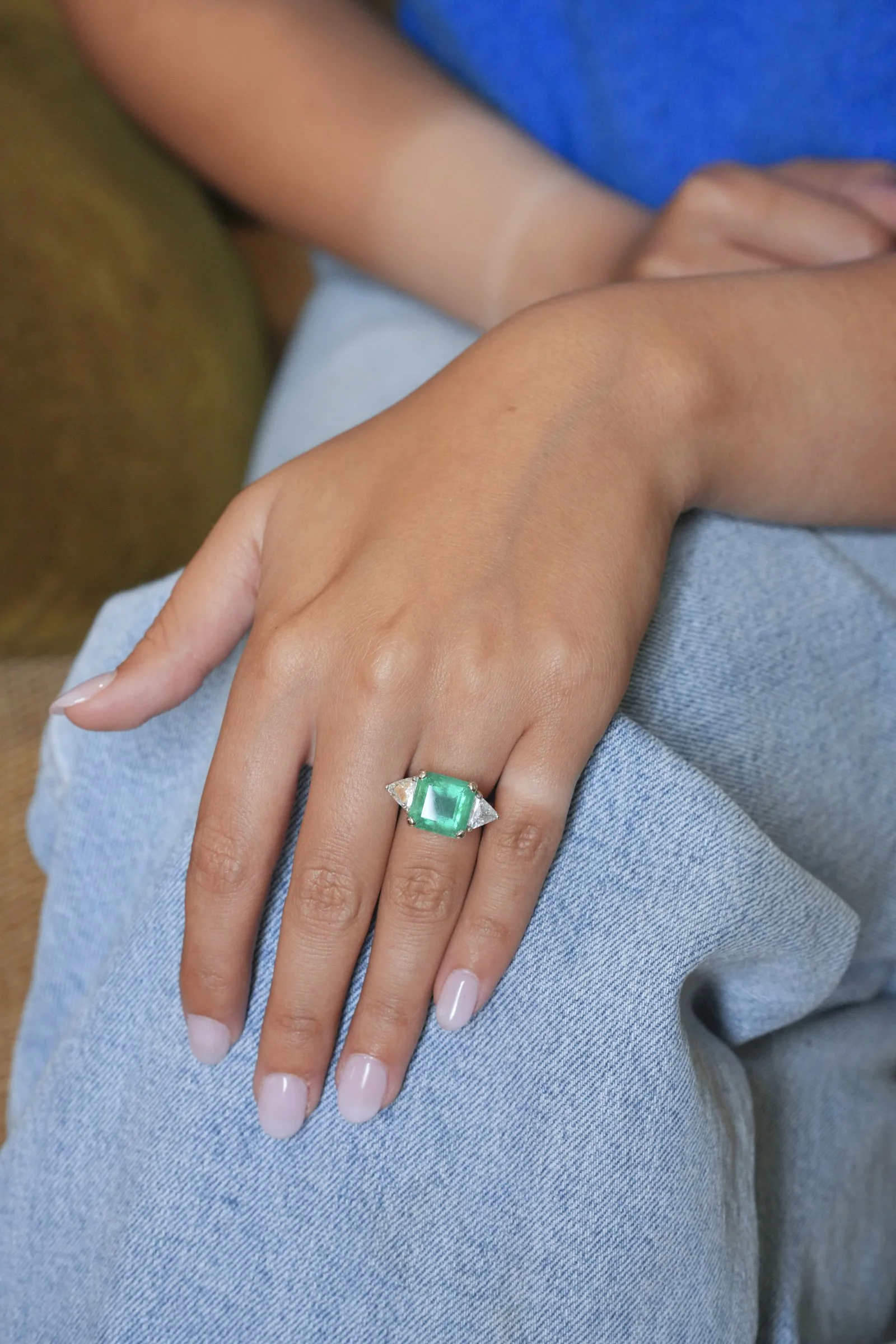 ADR3017-Grace-Bague-emeraude-diamants-triangle-emerald-ring2.jpg