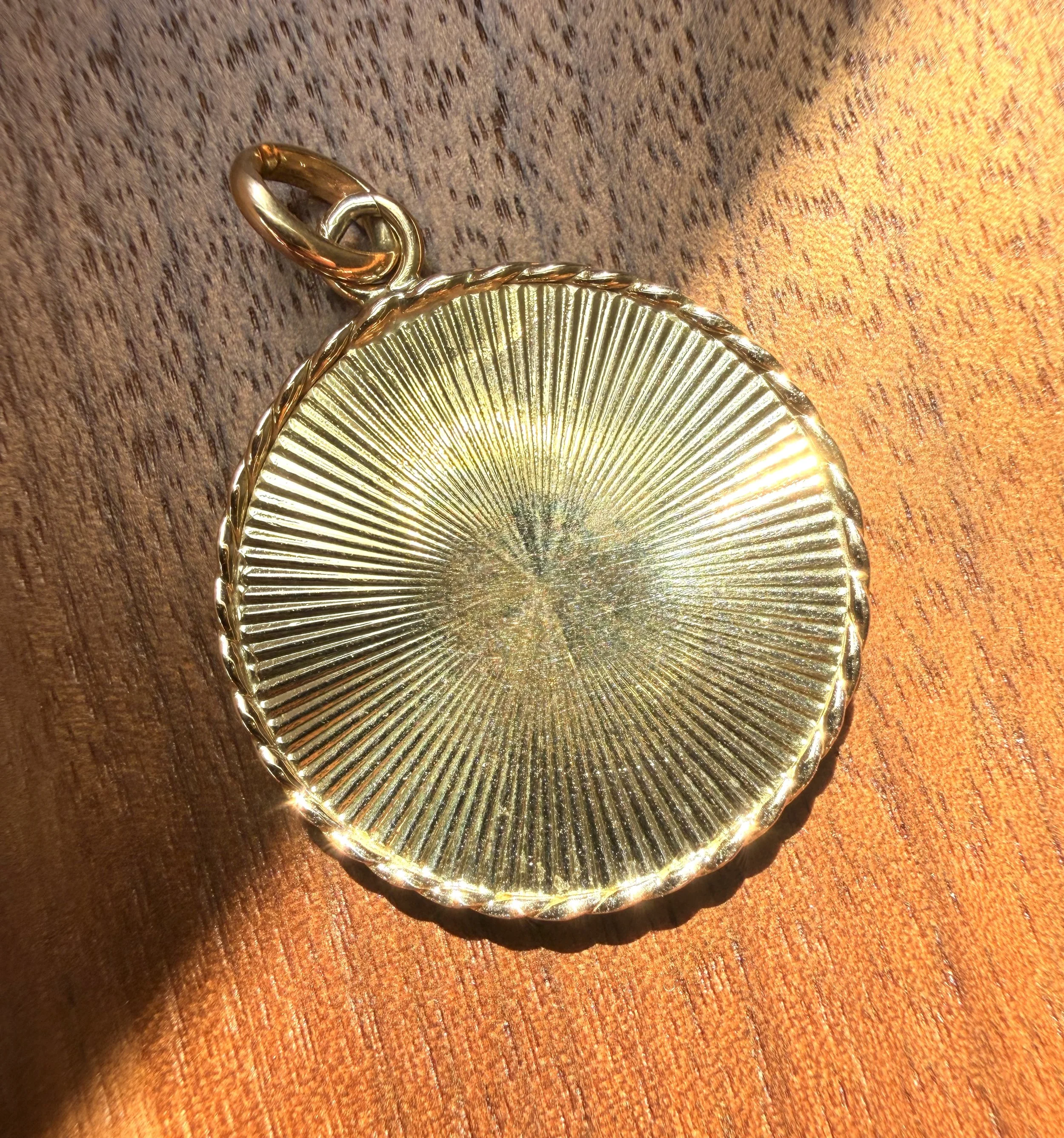 ADR2959-Pendentif-signe-astro-rayonnant-or-jaune-gold-pendant0.jpeg