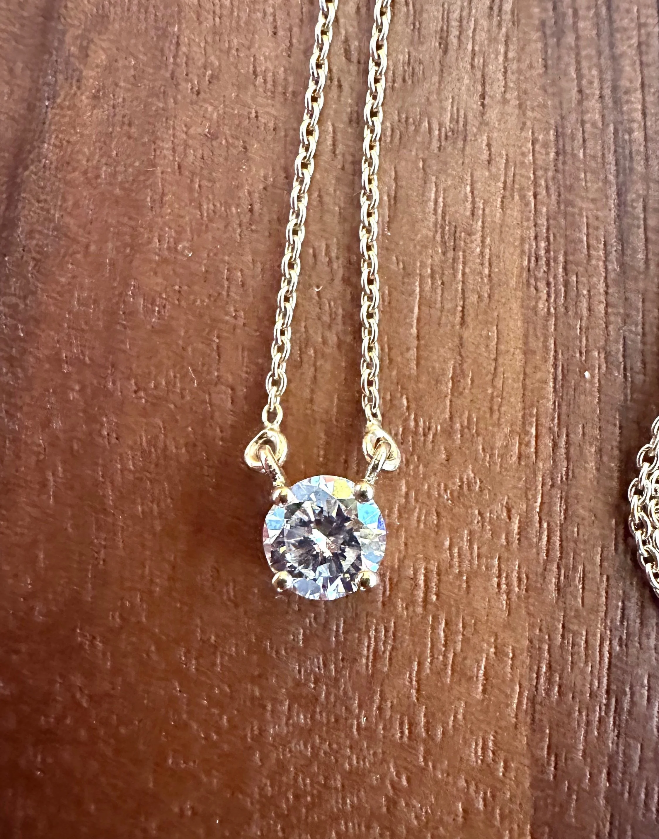 Collier solitaire en or jaune et diamant 0,61ct E VS1 avec certificat HRD