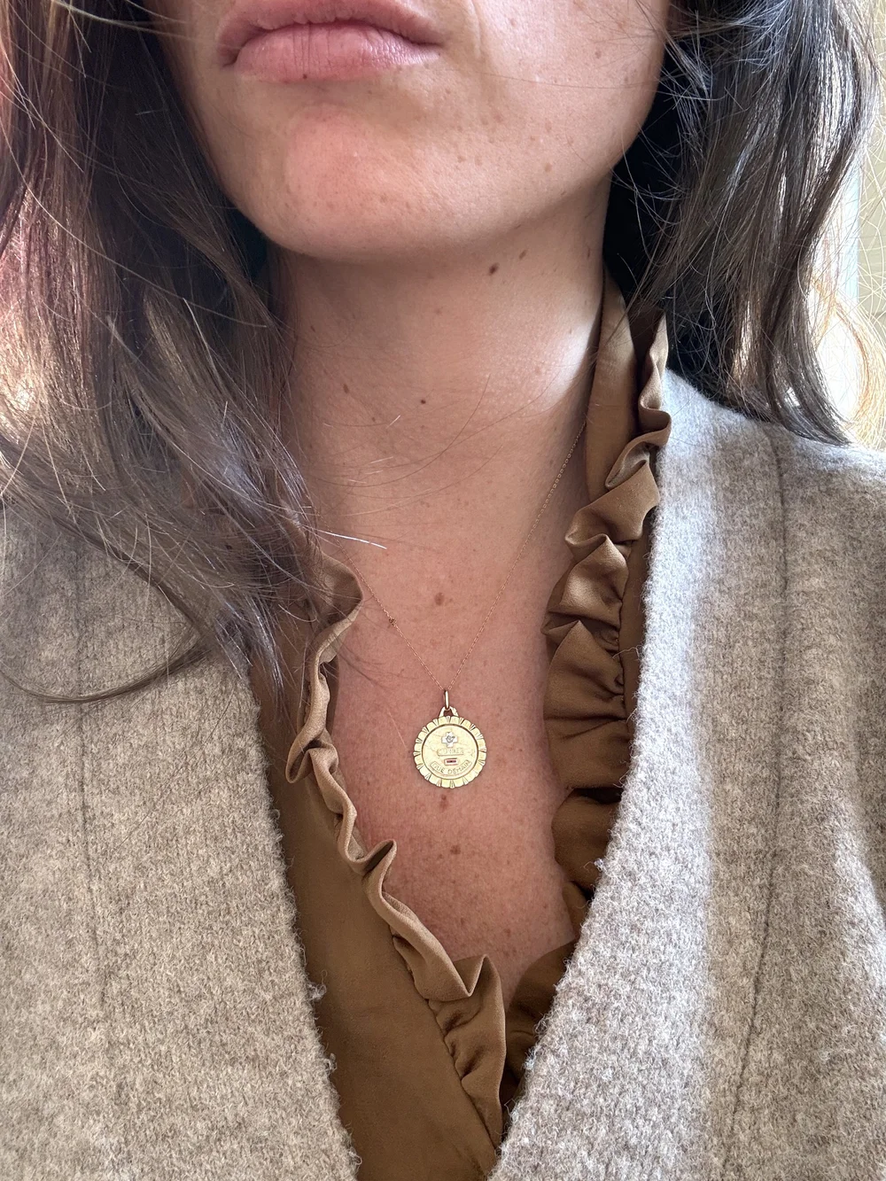 Médaillon Amour Vintage En Or 18K 'Plus Qu'hier Moins Que Demain' - Rubis Et Diamants