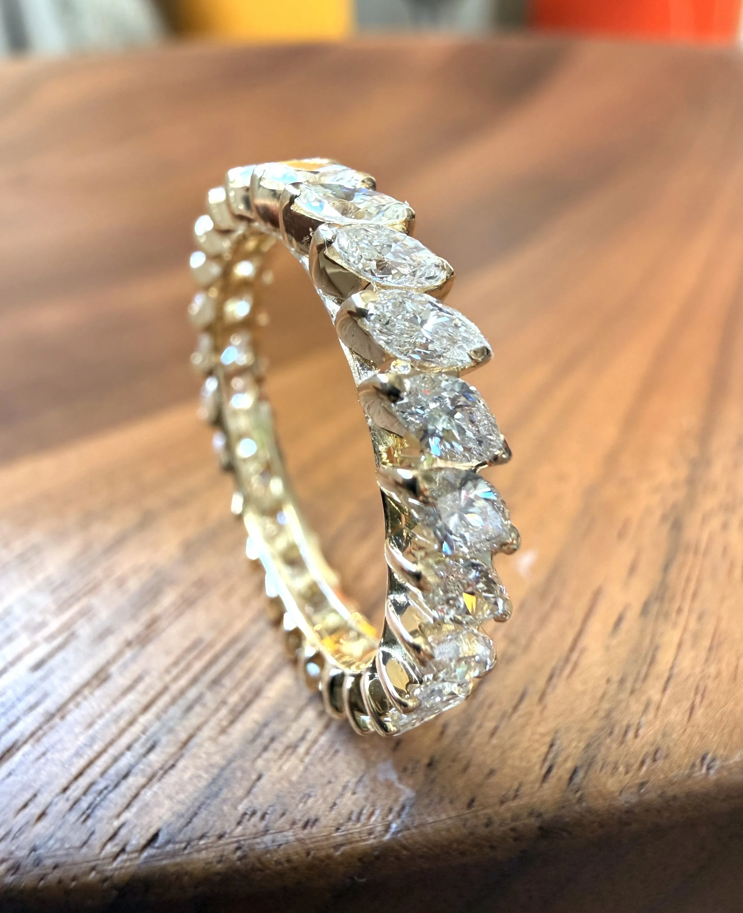 ADR3088-Alliance-or-jaune-navette-diamants-diamond-marquise-gold-alliance-engagement-ring6.jpeg